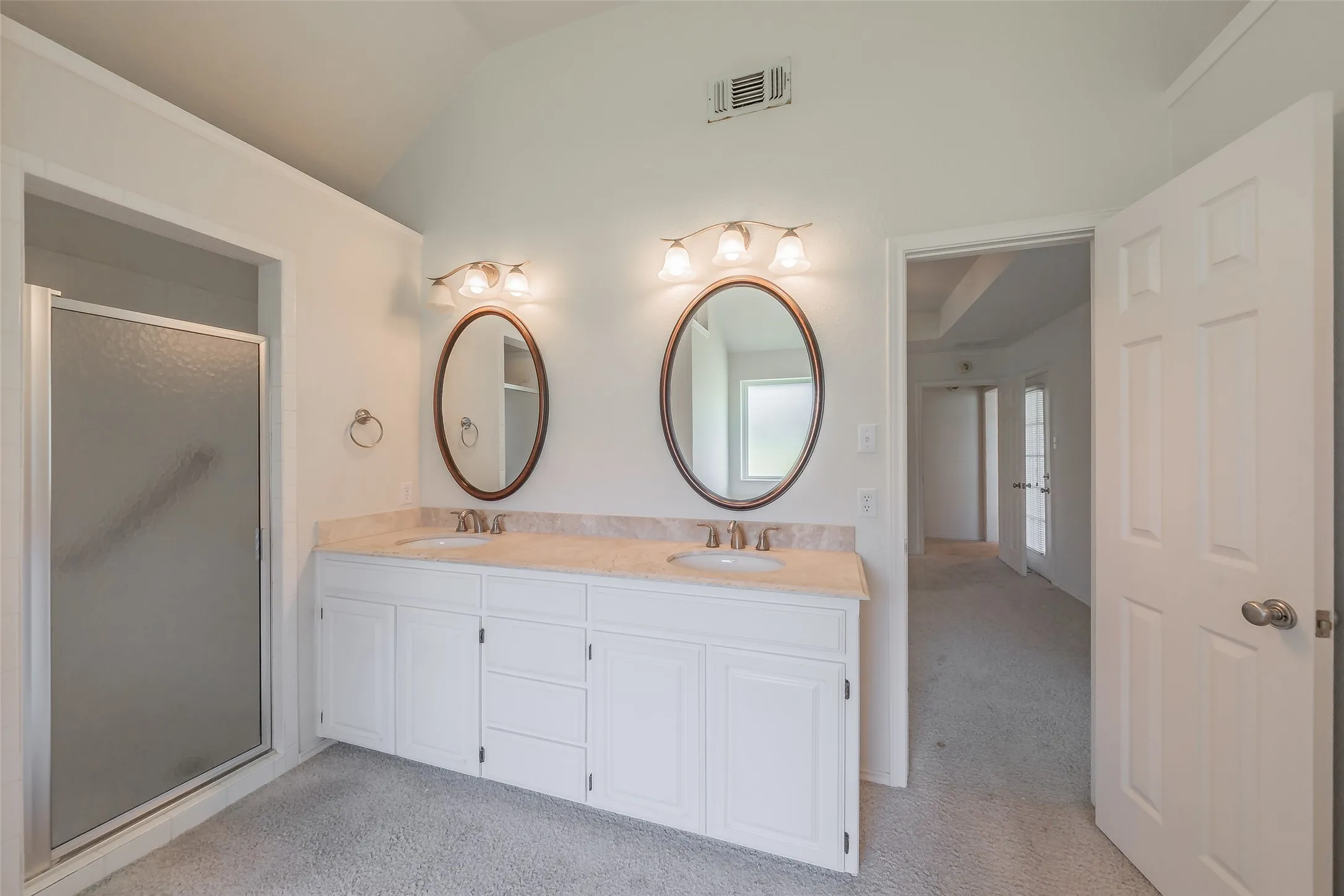Single Family Residence For Sale in Tarrant County , 1057 Oak Valley Court, Keller, Texas 76248, 3 Bedroom, 2 Bathroom, 2 Garage spaces, 2,123 Sqft, built in 1993, mls#21340902, Real Estate Agent in Keller, Homes For Sale in Tarrant county, Homes For Sale in Keller, Realtor in Keller Texas, Real Estate Brokerage Independent Realty Texas, Luminita Cordes Realtor