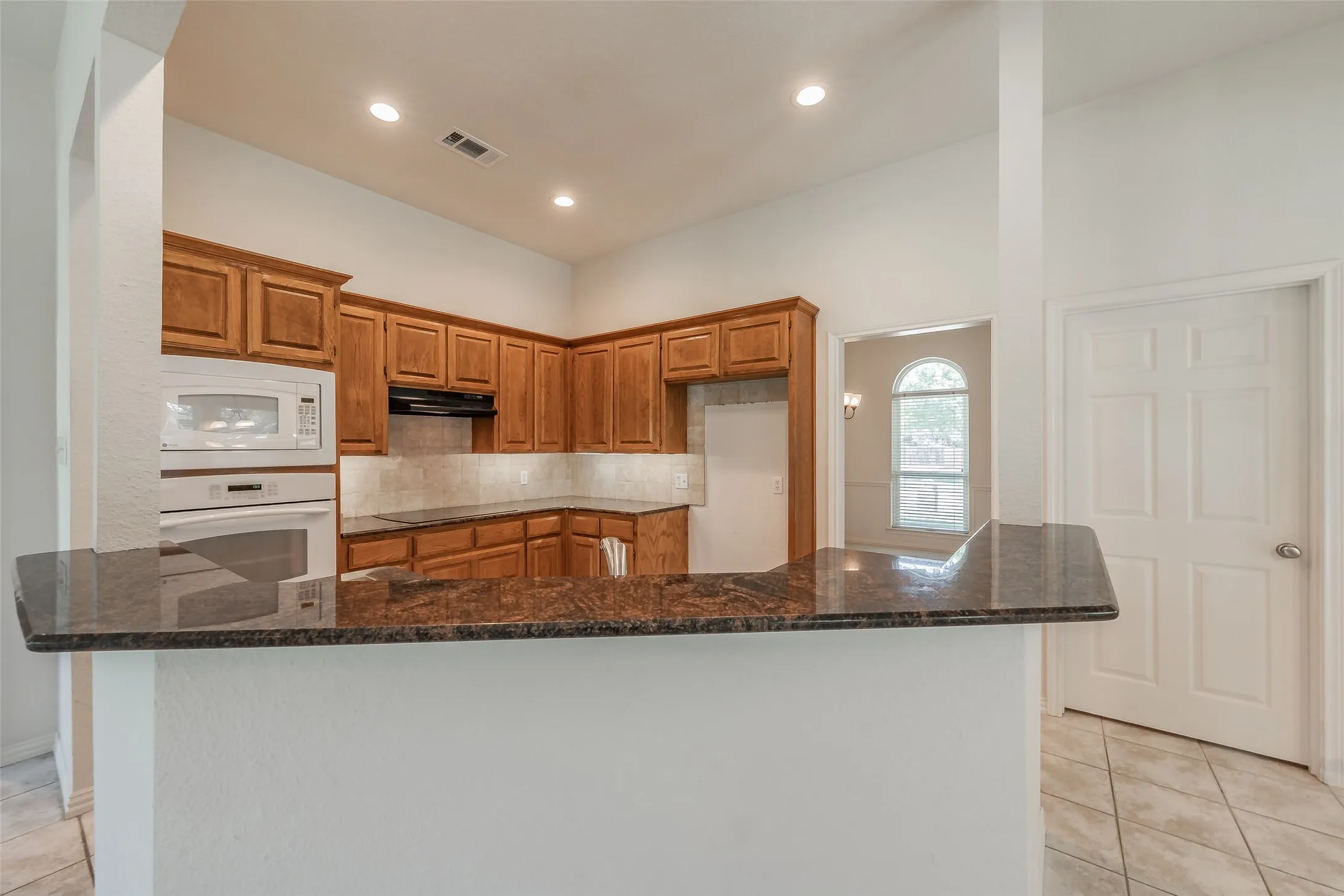 Single Family Residence For Sale in Tarrant County , 1057 Oak Valley Court, Keller, Texas 76248, 3 Bedroom, 2 Bathroom, 2 Garage spaces, 2,123 Sqft, built in 1993, mls#21340902, Real Estate Agent in Keller, Homes For Sale in Tarrant county, Homes For Sale in Keller, Realtor in Keller Texas, Real Estate Brokerage Independent Realty Texas, Luminita Cordes Realtor