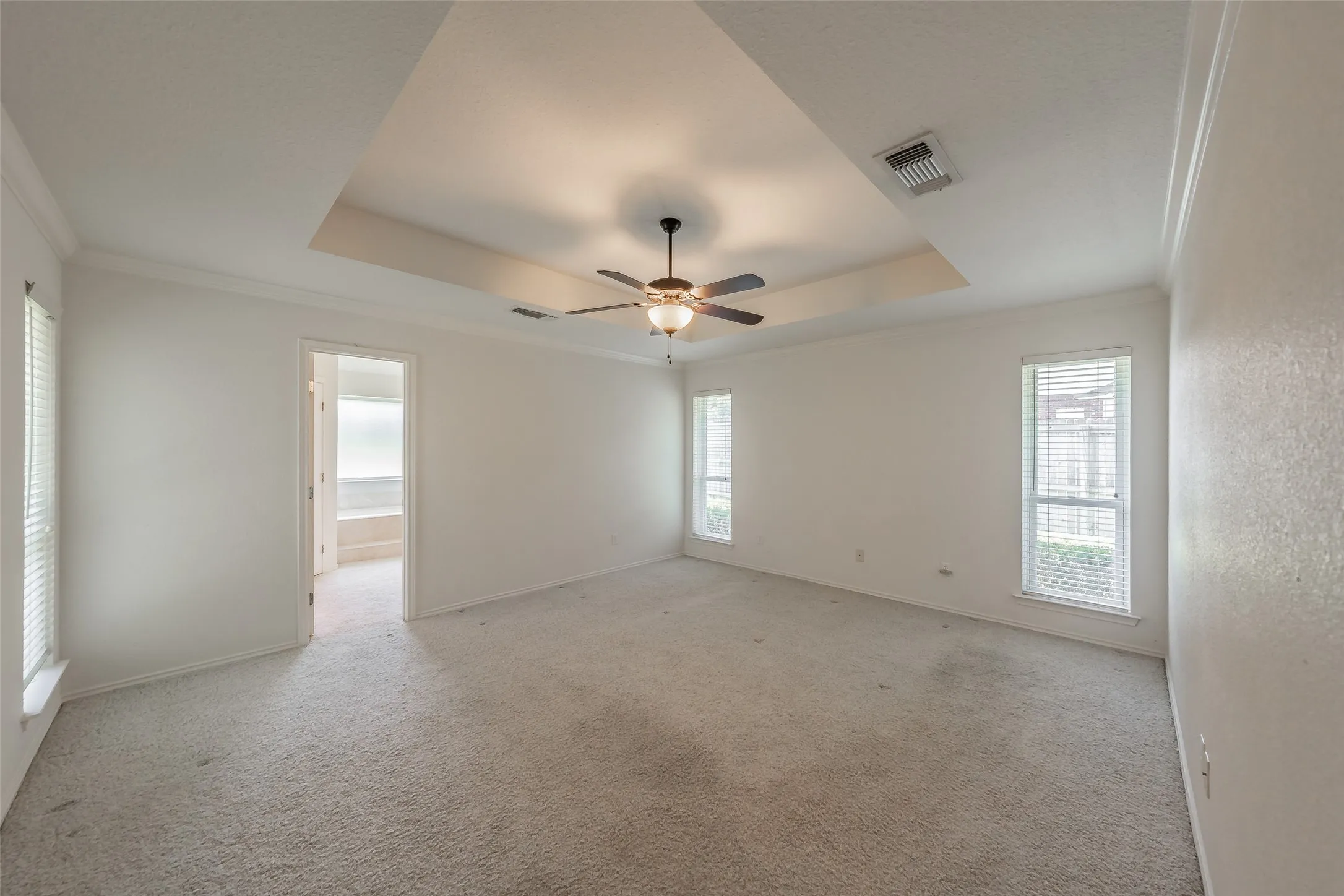 Single Family Residence For Sale in Tarrant County , 1057 Oak Valley Court, Keller, Texas 76248, 3 Bedroom, 2 Bathroom, 2 Garage spaces, 2,123 Sqft, built in 1993, mls#21340902, Real Estate Agent in Keller, Homes For Sale in Tarrant county, Homes For Sale in Keller, Realtor in Keller Texas, Real Estate Brokerage Independent Realty Texas, Luminita Cordes Realtor