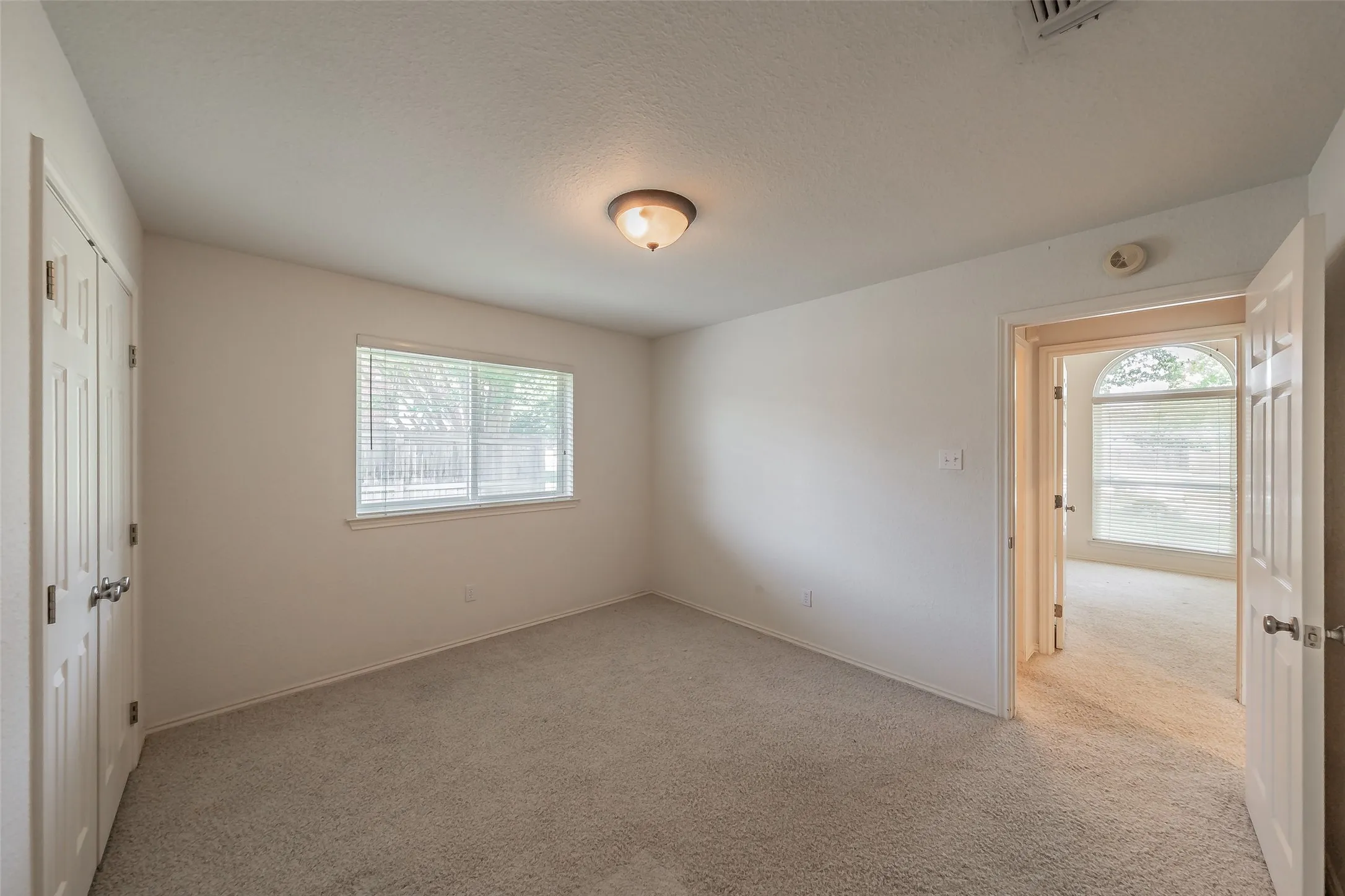 Single Family Residence For Sale in Tarrant County , 1057 Oak Valley Court, Keller, Texas 76248, 3 Bedroom, 2 Bathroom, 2 Garage spaces, 2,123 Sqft, built in 1993, mls#21340902, Real Estate Agent in Keller, Homes For Sale in Tarrant county, Homes For Sale in Keller, Realtor in Keller Texas, Real Estate Brokerage Independent Realty Texas, Luminita Cordes Realtor