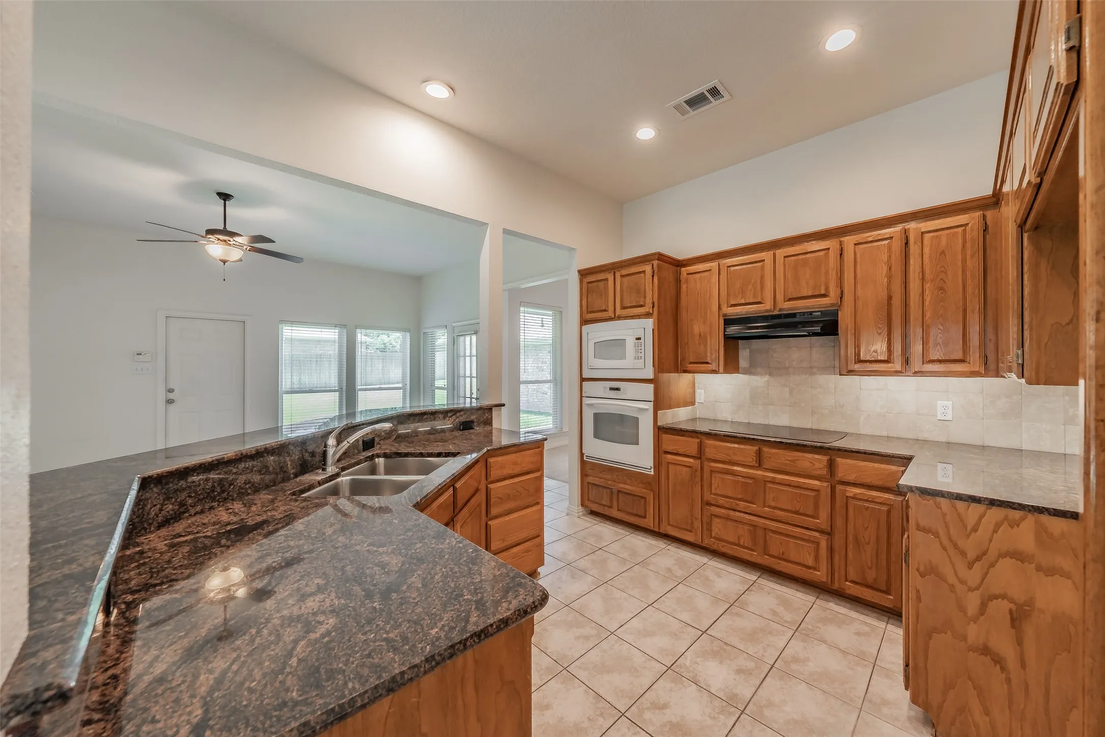 Single Family Residence For Sale in Tarrant County , 1057 Oak Valley Court, Keller, Texas 76248, 3 Bedroom, 2 Bathroom, 2 Garage spaces, 2,123 Sqft, built in 1993, mls#21340902, Real Estate Agent in Keller, Homes For Sale in Tarrant county, Homes For Sale in Keller, Realtor in Keller Texas, Real Estate Brokerage Independent Realty Texas, Luminita Cordes Realtor