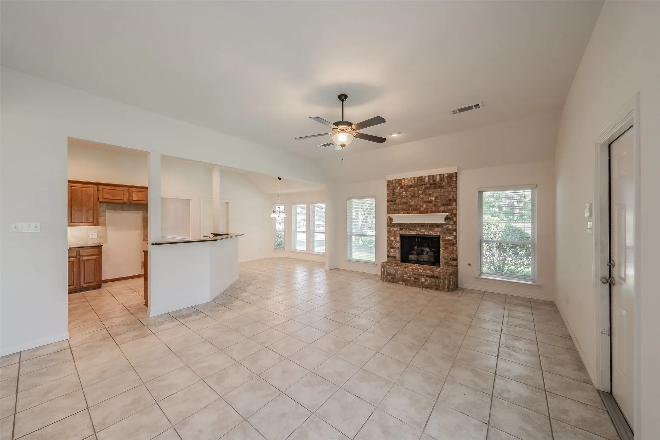 Single Family Residence For Sale in Tarrant County , 1057 Oak Valley Court, Keller, Texas 76248, 3 Bedroom, 2 Bathroom, 2 Garage spaces, 2,123 Sqft, built in 1993, mls#21340902, Real Estate Agent in Keller, Homes For Sale in Tarrant county, Homes For Sale in Keller, Realtor in Keller Texas, Real Estate Brokerage Independent Realty Texas, Luminita Cordes Realtor