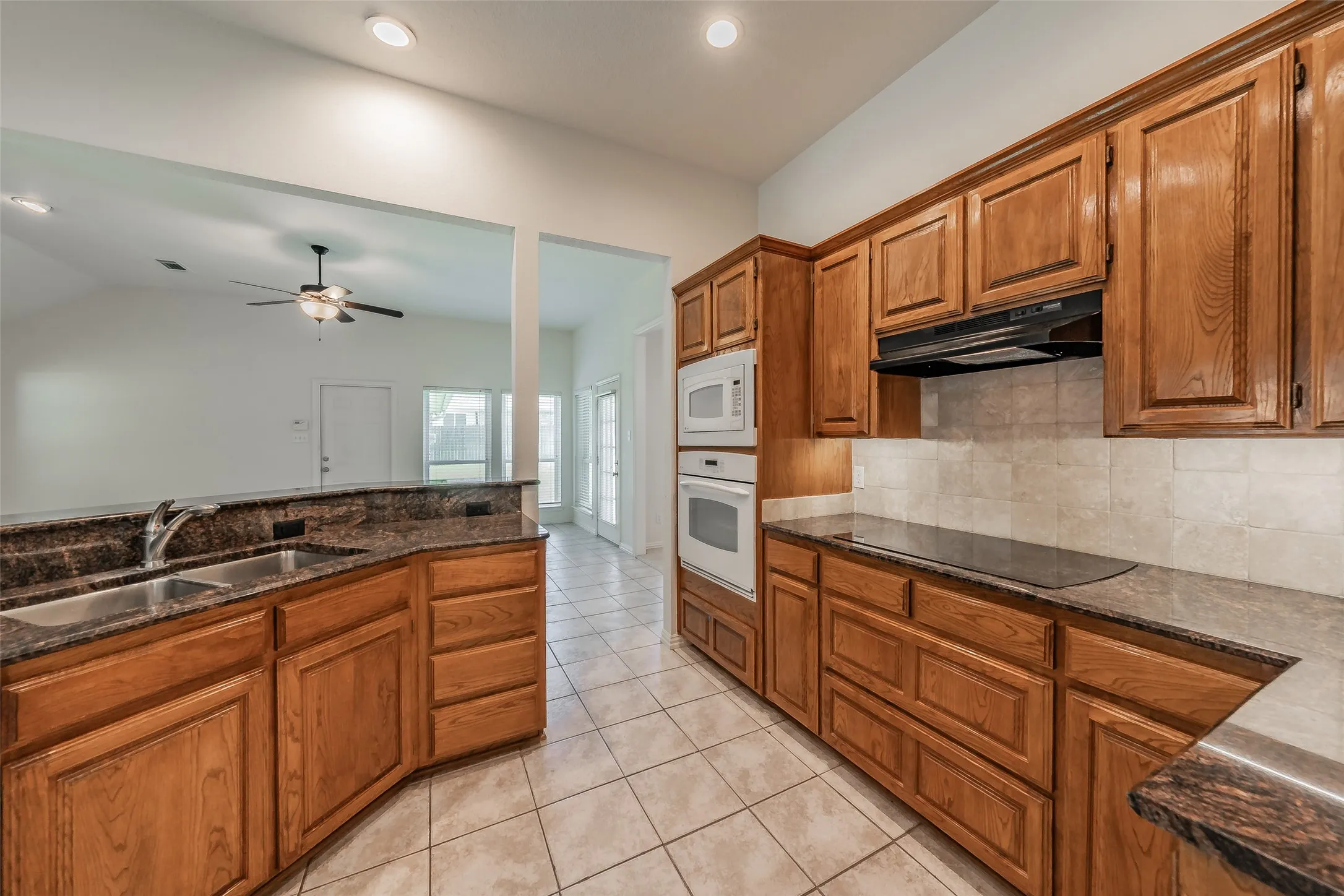 Single Family Residence For Sale in Tarrant County , 1057 Oak Valley Court, Keller, Texas 76248, 3 Bedroom, 2 Bathroom, 2 Garage spaces, 2,123 Sqft, built in 1993, mls#21340902, Real Estate Agent in Keller, Homes For Sale in Tarrant county, Homes For Sale in Keller, Realtor in Keller Texas, Real Estate Brokerage Independent Realty Texas, Luminita Cordes Realtor