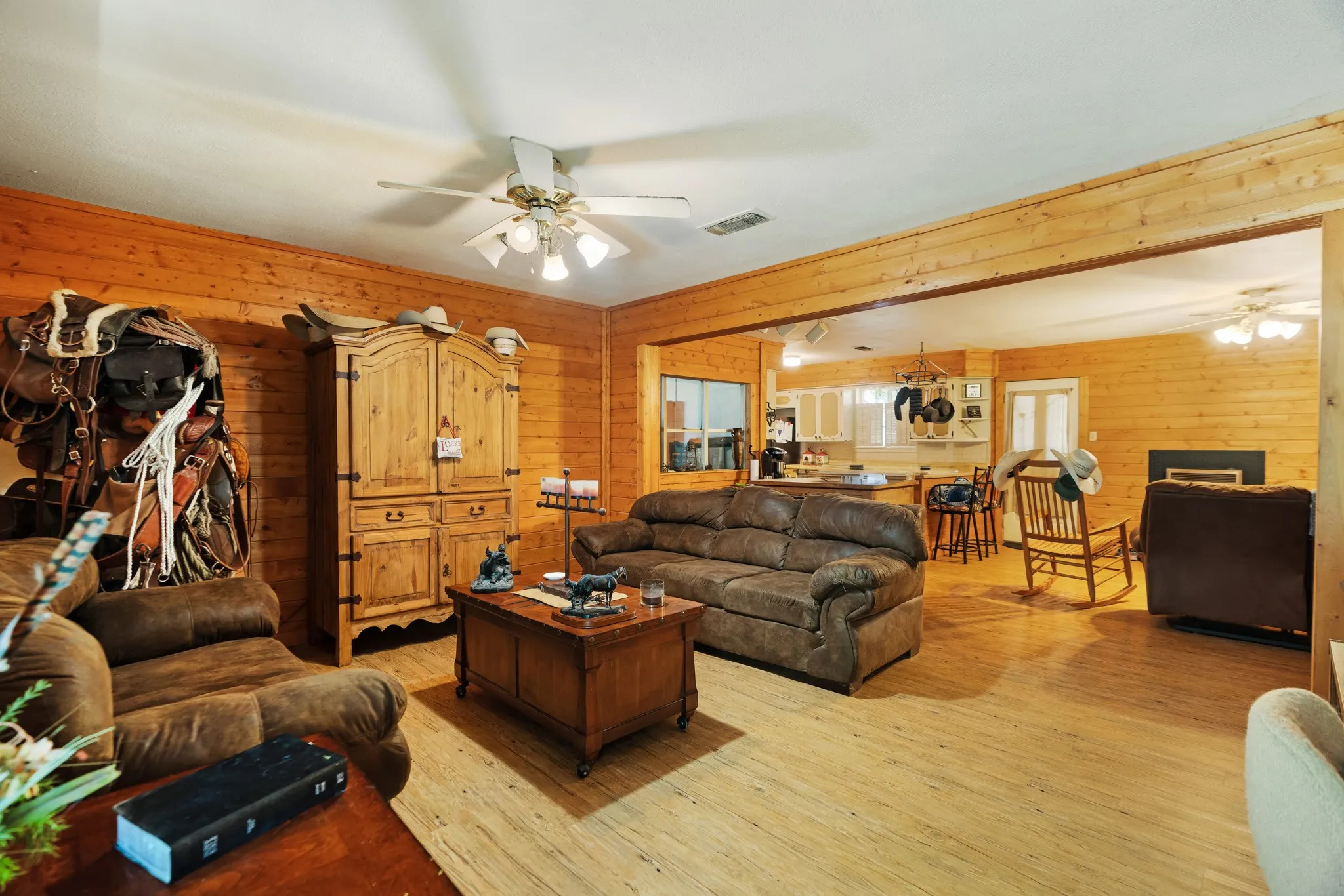 Single Family Residence For Sale in Red River (TX) County , 2606 Farm Road 412, Clarksville, Texas 75426, 3 Bedrooms, 2 Bathrooms, 2 Garage spaces, 1,500 Sqft, built in 1971, Price $624,900, mls#21345269, Real Estate Agent in Clarksville, Homes For Sale in Red River (TX) county, Homes For Sale in Clarksville, Realtor in Clarksville Texas, Real Estate Brokerage Independent Realty Texas, Luminita Cordes Realtor