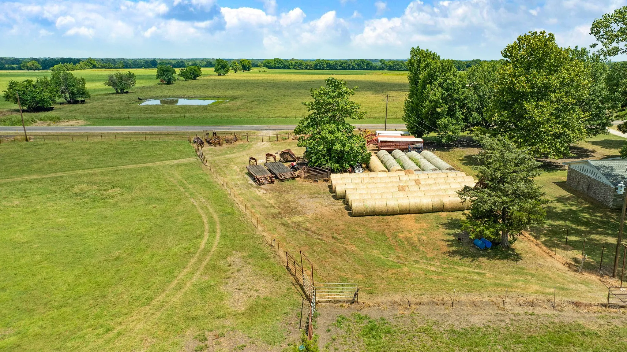 Single Family Residence For Sale in Red River (TX) County , 2606 Farm Road 412, Clarksville, Texas 75426, 3 Bedrooms, 2 Bathrooms, 2 Garage spaces, 1,500 Sqft, built in 1971, Price $624,900, mls#21345269, Real Estate Agent in Clarksville, Homes For Sale in Red River (TX) county, Homes For Sale in Clarksville, Realtor in Clarksville Texas, Real Estate Brokerage Independent Realty Texas, Luminita Cordes Realtor