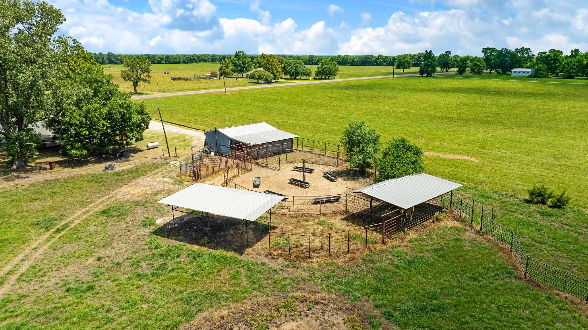 Single Family Residence For Sale in Red River (TX) County , 2606 Farm Road 412, Clarksville, Texas 75426, 3 Bedrooms, 2 Bathrooms, 2 Garage spaces, 1,500 Sqft, built in 1971, Price $624,900, mls#21345269, Real Estate Agent in Clarksville, Homes For Sale in Red River (TX) county, Homes For Sale in Clarksville, Realtor in Clarksville Texas, Real Estate Brokerage Independent Realty Texas, Luminita Cordes Realtor