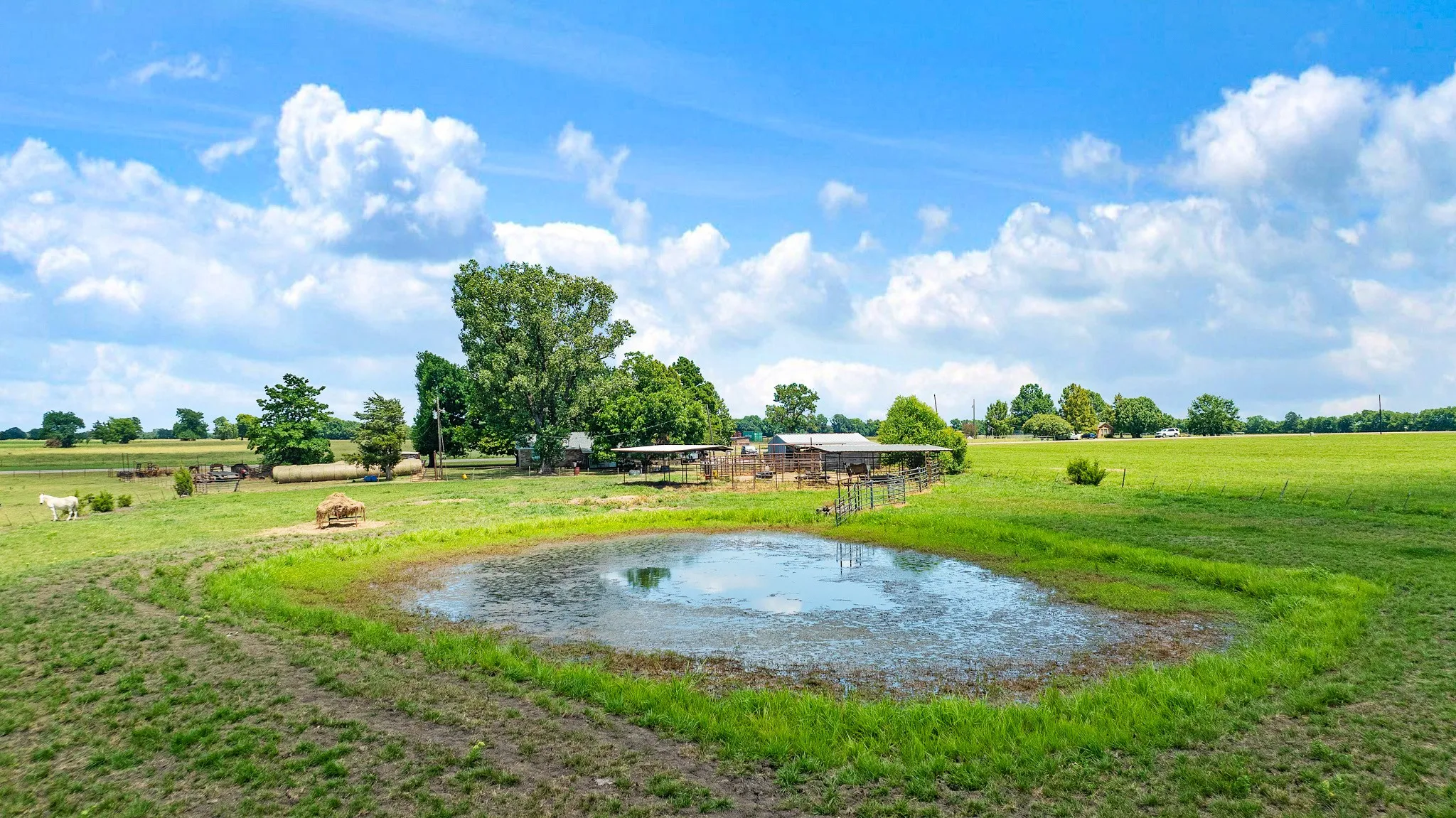 Single Family Residence For Sale in Red River (TX) County , 2606 Farm Road 412, Clarksville, Texas 75426, 3 Bedrooms, 2 Bathrooms, 2 Garage spaces, 1,500 Sqft, built in 1971, Price $624,900, mls#21345269, Real Estate Agent in Clarksville, Homes For Sale in Red River (TX) county, Homes For Sale in Clarksville, Realtor in Clarksville Texas, Real Estate Brokerage Independent Realty Texas, Luminita Cordes Realtor