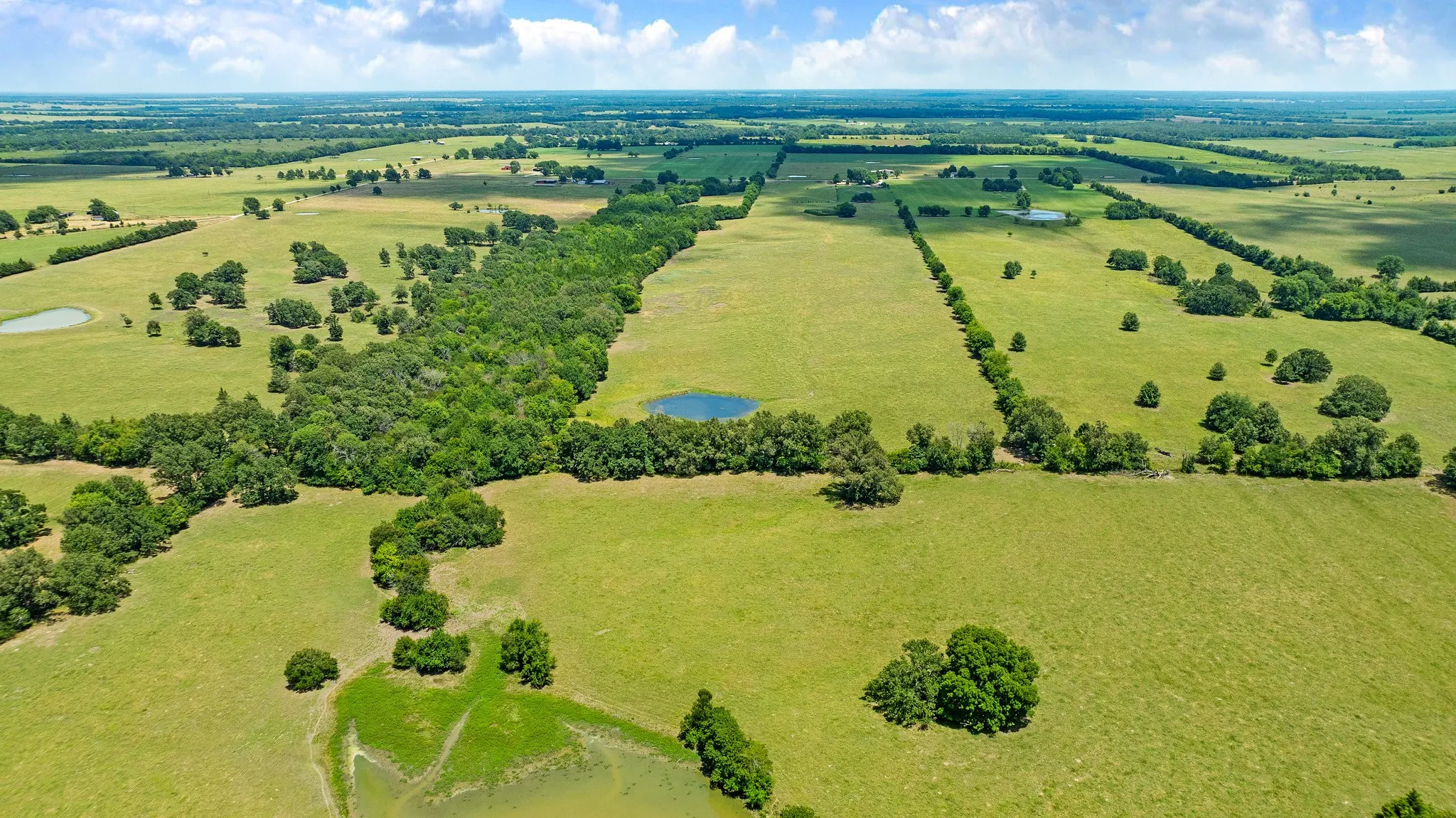 Single Family Residence For Sale in Red River (TX) County , 2606 Farm Road 412, Clarksville, Texas 75426, 3 Bedrooms, 2 Bathrooms, 2 Garage spaces, 1,500 Sqft, built in 1971, Price $624,900, mls#21345269, Real Estate Agent in Clarksville, Homes For Sale in Red River (TX) county, Homes For Sale in Clarksville, Realtor in Clarksville Texas, Real Estate Brokerage Independent Realty Texas, Luminita Cordes Realtor