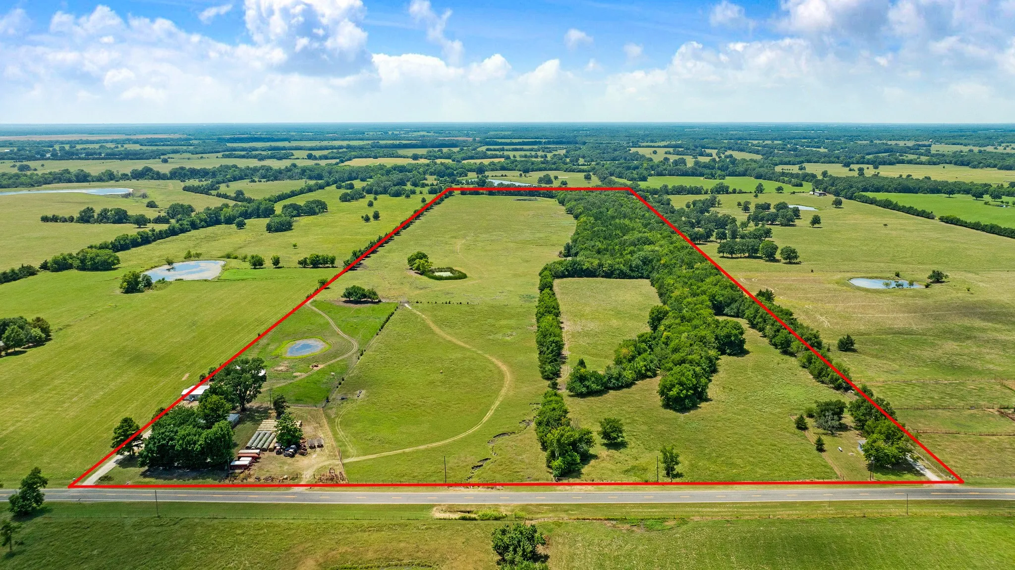 Single Family Residence For Sale in Red River (TX) County , 2606 Farm Road 412, Clarksville, Texas 75426, 3 Bedrooms, 2 Bathrooms, 2 Garage spaces, 1,500 Sqft, built in 1971, Price $624,900, mls#21345269, Real Estate Agent in Clarksville, Homes For Sale in Red River (TX) county, Homes For Sale in Clarksville, Realtor in Clarksville Texas, Real Estate Brokerage Independent Realty Texas, Luminita Cordes Realtor