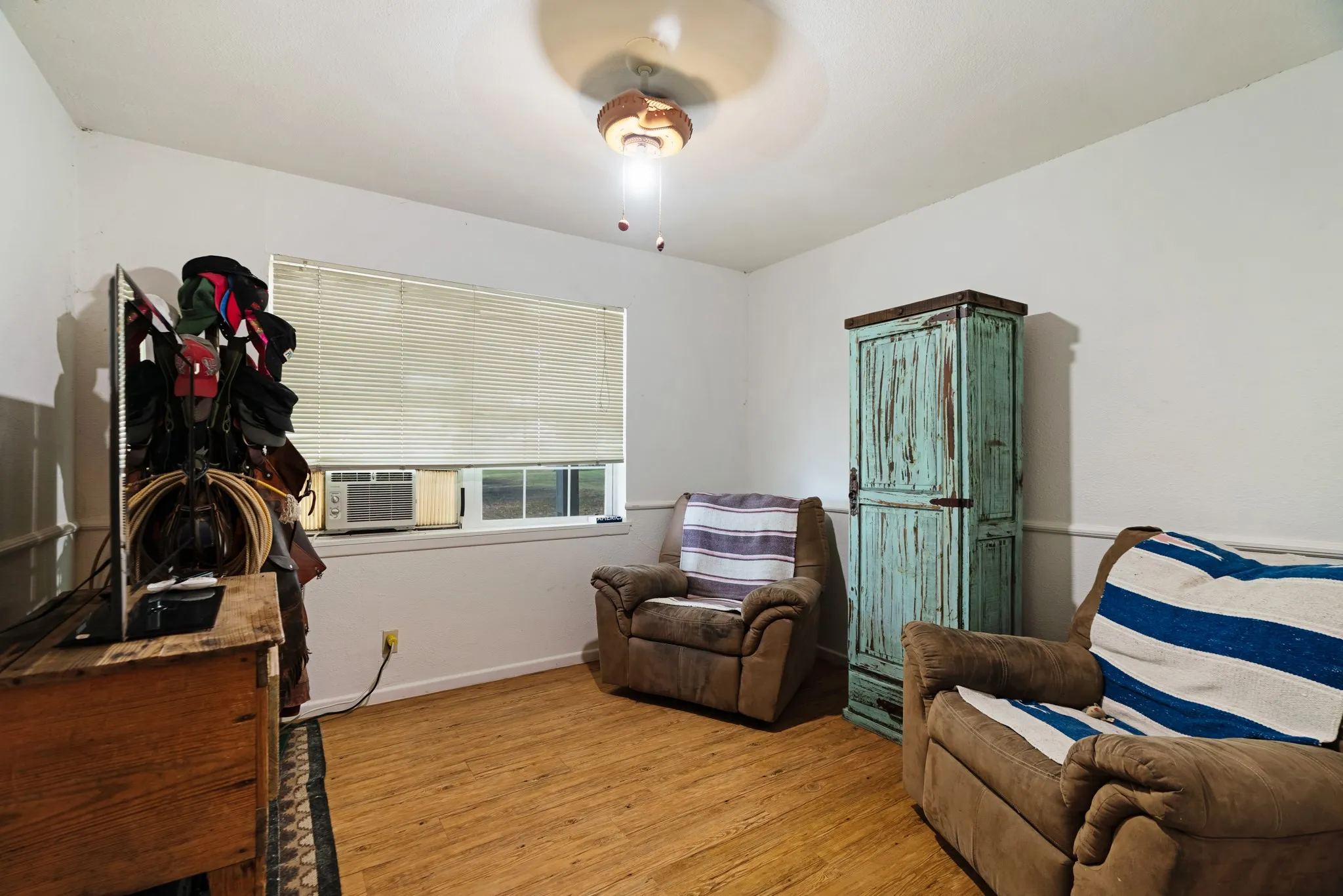 Single Family Residence For Sale in Red River (TX) County , 2606 Farm Road 412, Clarksville, Texas 75426, 3 Bedrooms, 2 Bathrooms, 2 Garage spaces, 1,500 Sqft, built in 1971, Price $624,900, mls#21345269, Real Estate Agent in Clarksville, Homes For Sale in Red River (TX) county, Homes For Sale in Clarksville, Realtor in Clarksville Texas, Real Estate Brokerage Independent Realty Texas, Luminita Cordes Realtor