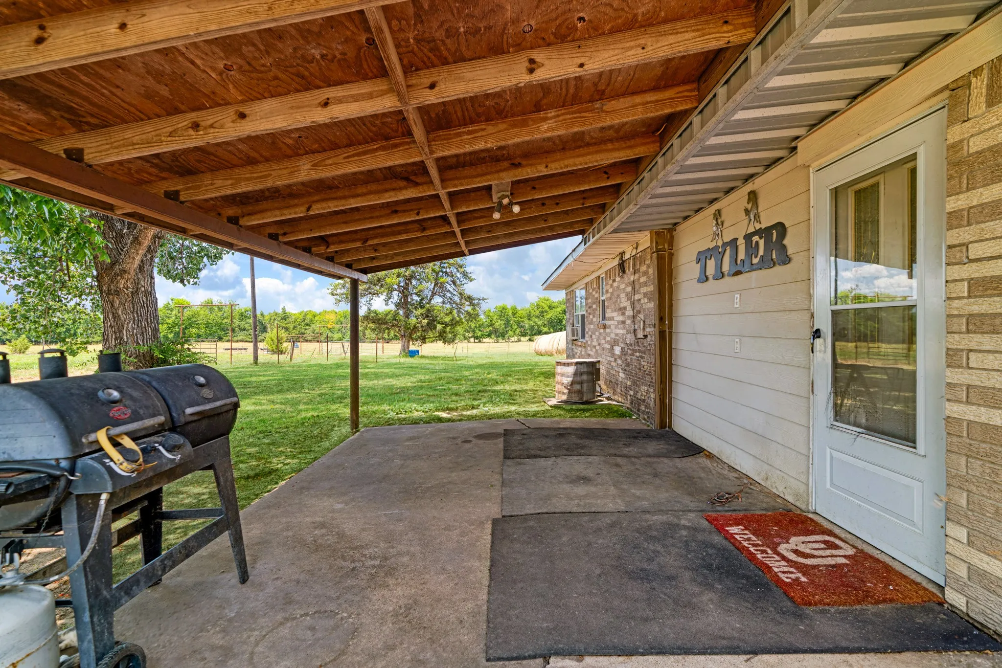 Single Family Residence For Sale in Red River (TX) County , 2606 Farm Road 412, Clarksville, Texas 75426, 3 Bedrooms, 2 Bathrooms, 2 Garage spaces, 1,500 Sqft, built in 1971, Price $624,900, mls#21345269, Real Estate Agent in Clarksville, Homes For Sale in Red River (TX) county, Homes For Sale in Clarksville, Realtor in Clarksville Texas, Real Estate Brokerage Independent Realty Texas, Luminita Cordes Realtor
