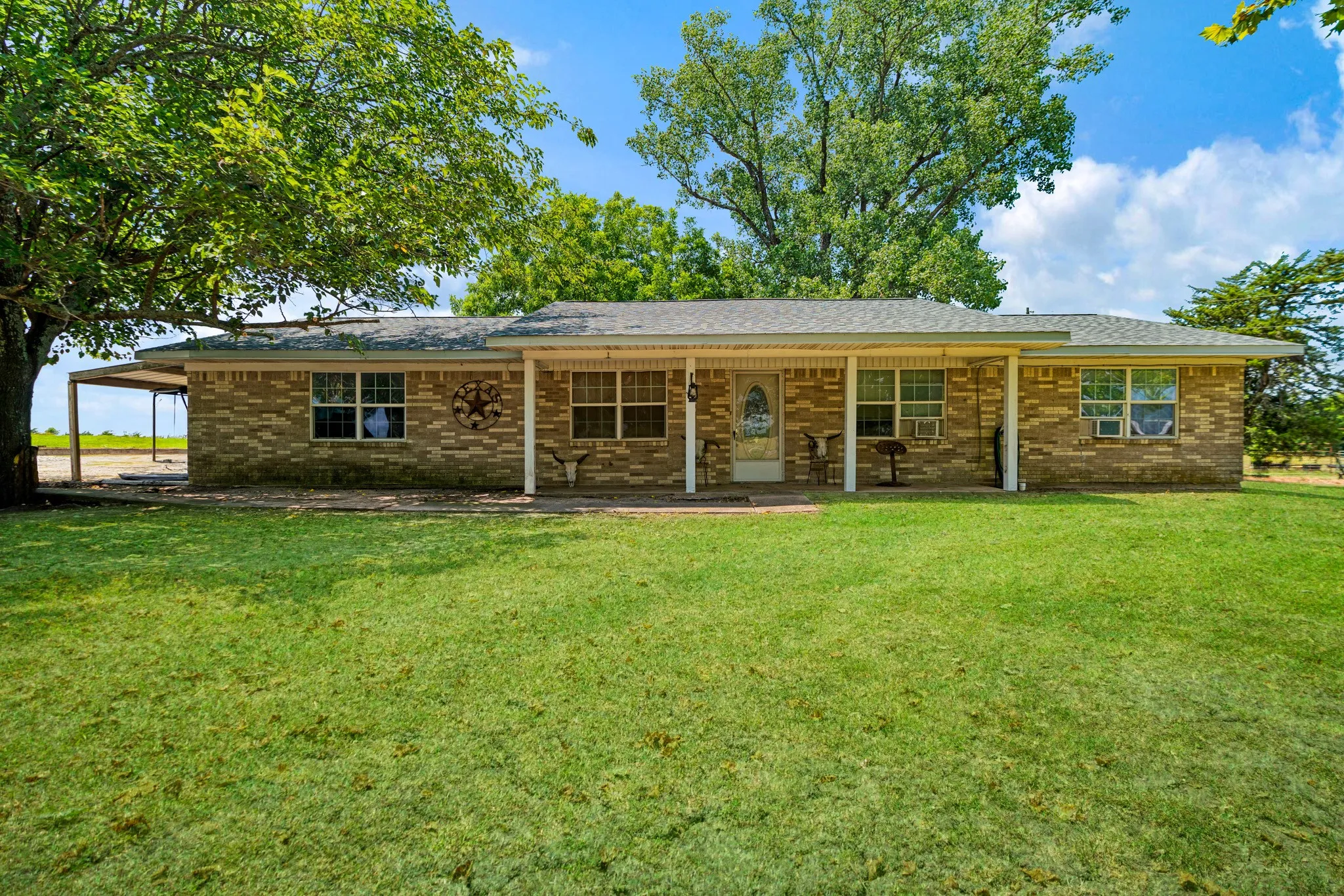 Single Family Residence For Sale in Red River (TX) County , 2606 Farm Road 412, Clarksville, Texas 75426, 3 Bedrooms, 2 Bathrooms, 2 Garage spaces, 1,500 Sqft, built in 1971, Price $624,900, mls#21345269, Real Estate Agent in Clarksville, Homes For Sale in Red River (TX) county, Homes For Sale in Clarksville, Realtor in Clarksville Texas, Real Estate Brokerage Independent Realty Texas, Luminita Cordes Realtor