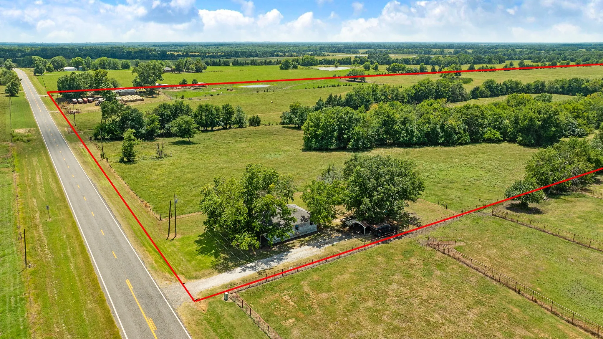 Single Family Residence For Sale in Red River (TX) County , 2606 Farm Road 412, Clarksville, Texas 75426, 3 Bedrooms, 2 Bathrooms, 2 Garage spaces, 1,500 Sqft, built in 1971, Price $624,900, mls#21345269, Real Estate Agent in Clarksville, Homes For Sale in Red River (TX) county, Homes For Sale in Clarksville, Realtor in Clarksville Texas, Real Estate Brokerage Independent Realty Texas, Luminita Cordes Realtor