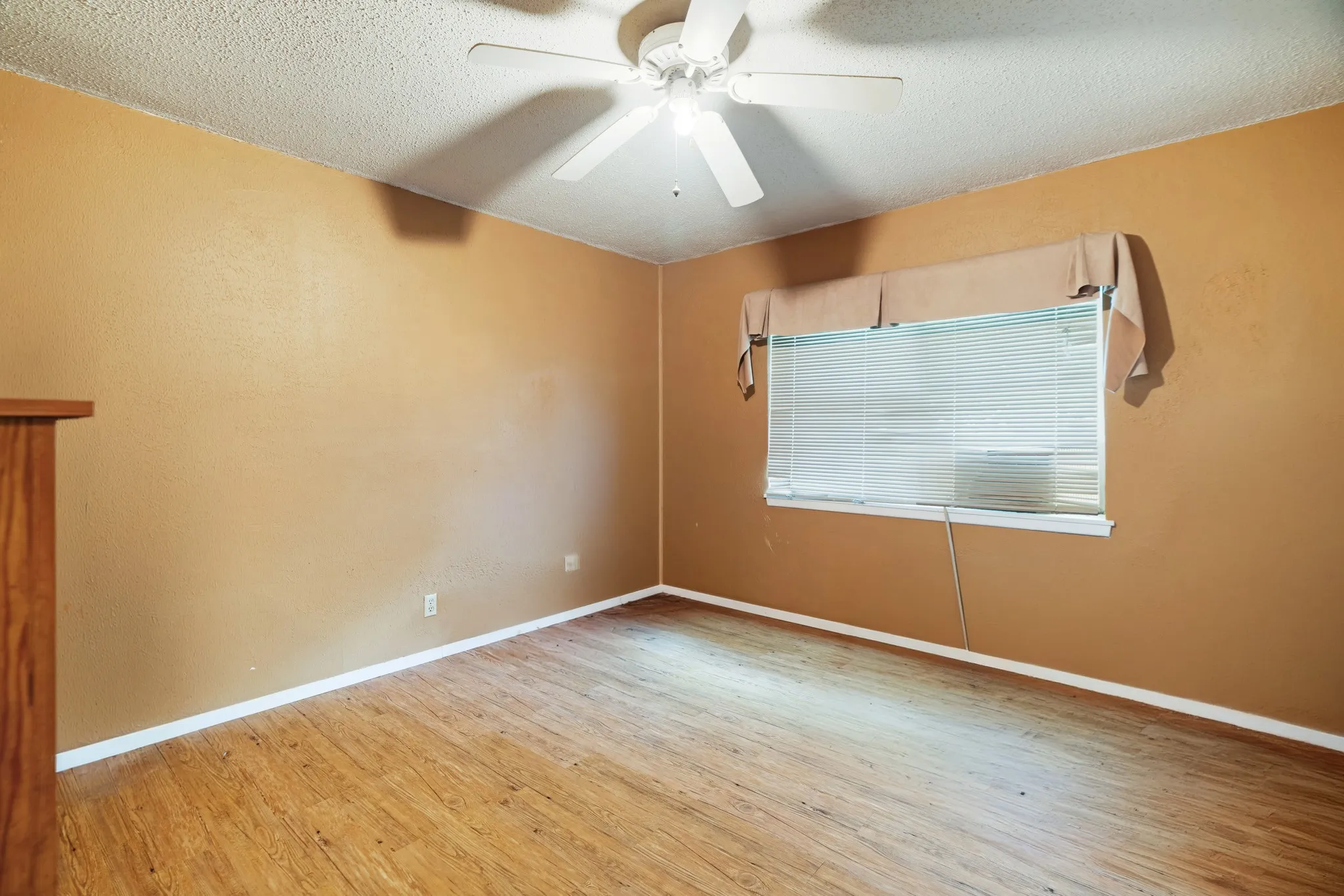 Single Family Residence For Sale in Red River (TX) County , 2606 Farm Road 412, Clarksville, Texas 75426, 3 Bedrooms, 2 Bathrooms, 2 Garage spaces, 1,500 Sqft, built in 1971, Price $624,900, mls#21345269, Real Estate Agent in Clarksville, Homes For Sale in Red River (TX) county, Homes For Sale in Clarksville, Realtor in Clarksville Texas, Real Estate Brokerage Independent Realty Texas, Luminita Cordes Realtor