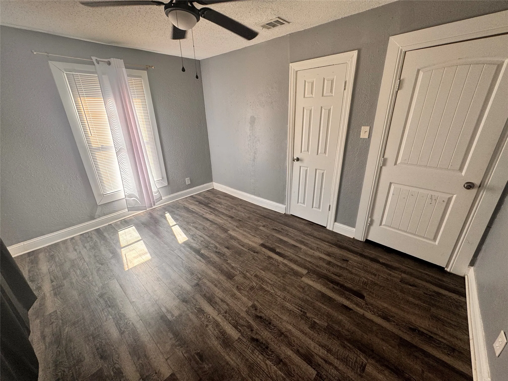 Single Family Residence For Rent in Dallas County , 130 W Avenue D, Garland, Texas 75040, 2 Bedrooms, 1 Bathroom, 1 Garage spaces, 1,082 Sqft, built in 1948, Price $1,750, mls#21345437, Real Estate Agent in Garland, Homes For Rent in Dallas county, Homes For Rent in Garland, Realtor in Garland Texas, Real Estate Brokerage Independent Realty Texas, Luminita Cordes Realtor