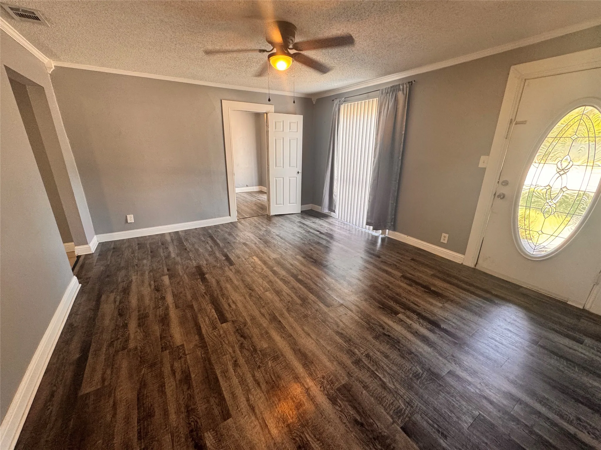 Single Family Residence For Rent in Dallas County , 130 W Avenue D, Garland, Texas 75040, 2 Bedrooms, 1 Bathroom, 1 Garage spaces, 1,082 Sqft, built in 1948, Price $1,750, mls#21345437, Real Estate Agent in Garland, Homes For Rent in Dallas county, Homes For Rent in Garland, Realtor in Garland Texas, Real Estate Brokerage Independent Realty Texas, Luminita Cordes Realtor