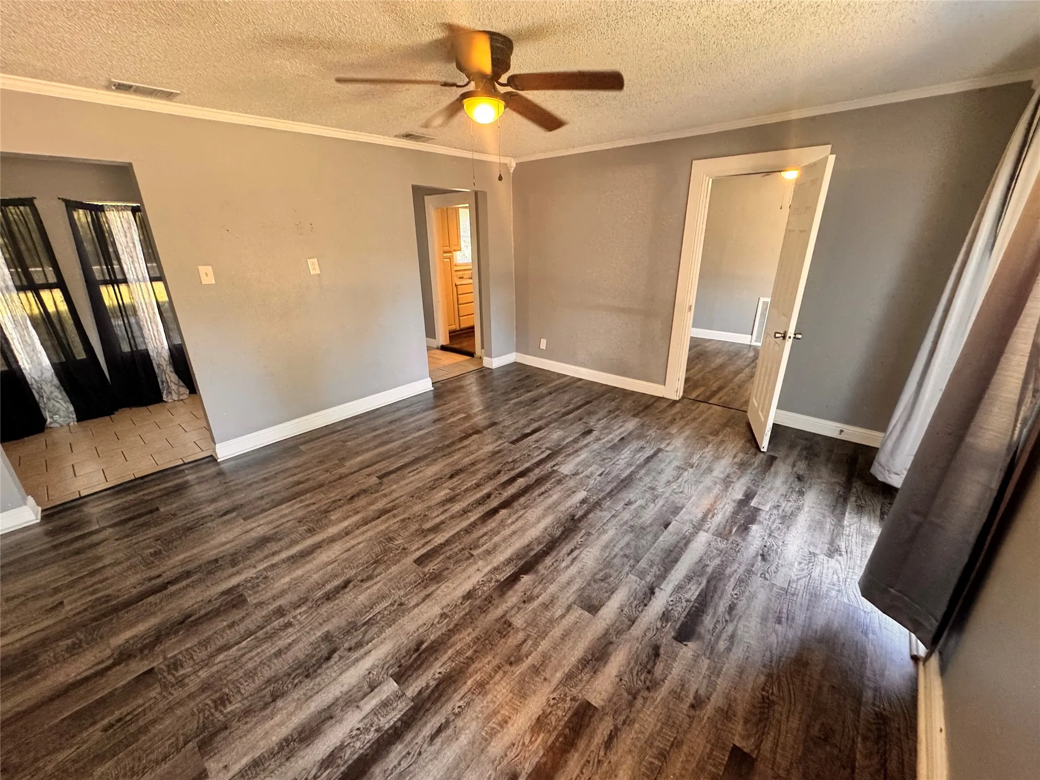 Single Family Residence For Rent in Dallas County , 130 W Avenue D, Garland, Texas 75040, 2 Bedrooms, 1 Bathroom, 1 Garage spaces, 1,082 Sqft, built in 1948, Price $1,750, mls#21345437, Real Estate Agent in Garland, Homes For Rent in Dallas county, Homes For Rent in Garland, Realtor in Garland Texas, Real Estate Brokerage Independent Realty Texas, Luminita Cordes Realtor