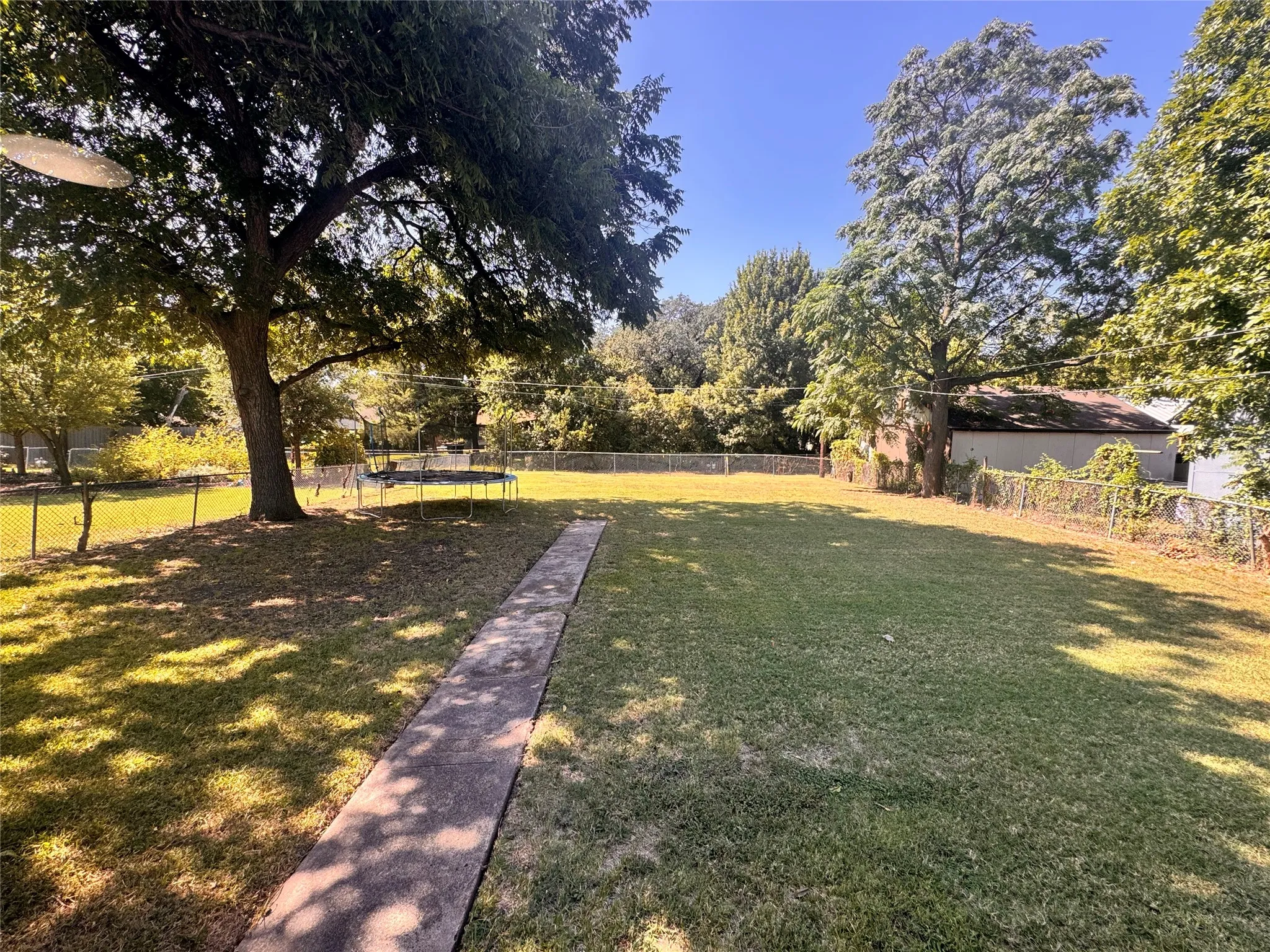 Single Family Residence For Rent in Dallas County , 130 W Avenue D, Garland, Texas 75040, 2 Bedrooms, 1 Bathroom, 1 Garage spaces, 1,082 Sqft, built in 1948, Price $1,750, mls#21345437, Real Estate Agent in Garland, Homes For Rent in Dallas county, Homes For Rent in Garland, Realtor in Garland Texas, Real Estate Brokerage Independent Realty Texas, Luminita Cordes Realtor