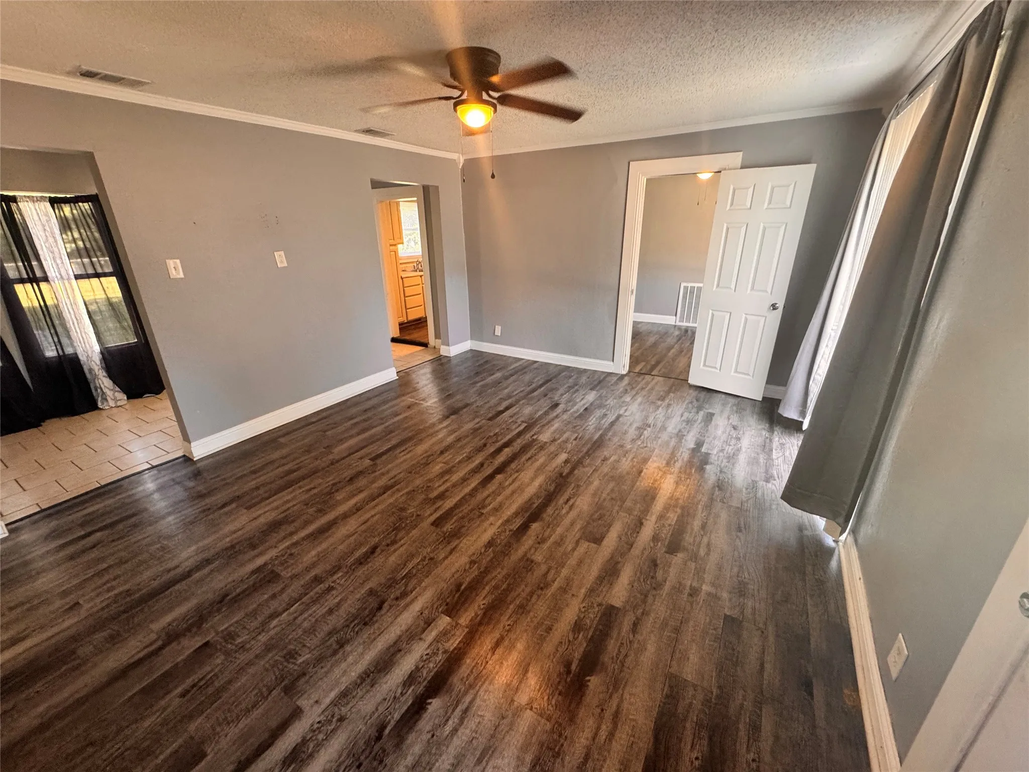 Single Family Residence For Rent in Dallas County , 130 W Avenue D, Garland, Texas 75040, 2 Bedrooms, 1 Bathroom, 1 Garage spaces, 1,082 Sqft, built in 1948, Price $1,750, mls#21345437, Real Estate Agent in Garland, Homes For Rent in Dallas county, Homes For Rent in Garland, Realtor in Garland Texas, Real Estate Brokerage Independent Realty Texas, Luminita Cordes Realtor