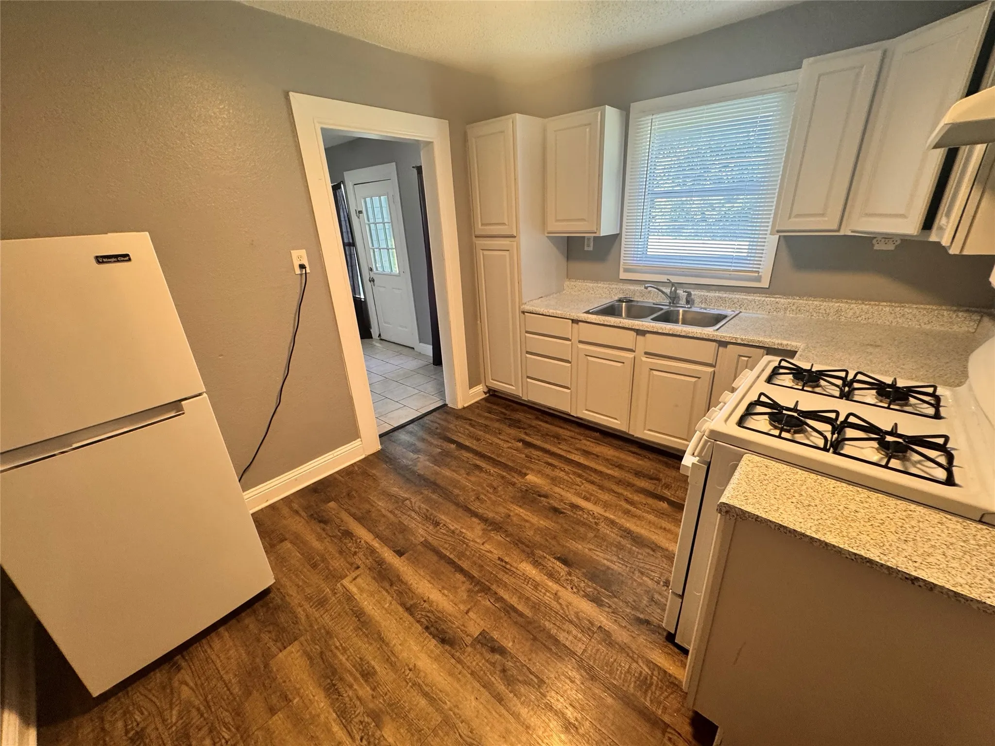 Single Family Residence For Rent in Dallas County , 130 W Avenue D, Garland, Texas 75040, 2 Bedrooms, 1 Bathroom, 1 Garage spaces, 1,082 Sqft, built in 1948, Price $1,750, mls#21345437, Real Estate Agent in Garland, Homes For Rent in Dallas county, Homes For Rent in Garland, Realtor in Garland Texas, Real Estate Brokerage Independent Realty Texas, Luminita Cordes Realtor