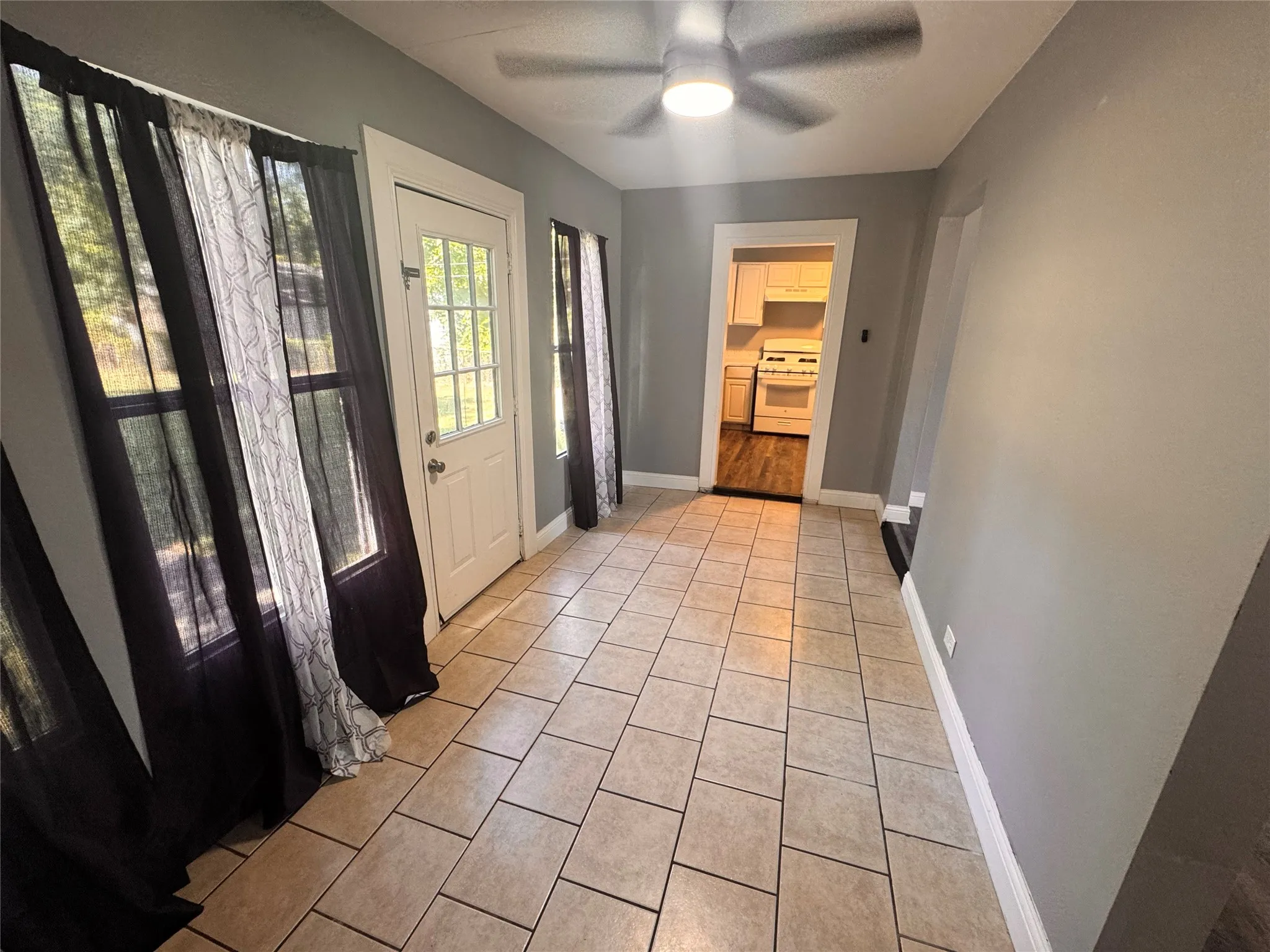 Single Family Residence For Rent in Dallas County , 130 W Avenue D, Garland, Texas 75040, 2 Bedrooms, 1 Bathroom, 1 Garage spaces, 1,082 Sqft, built in 1948, Price $1,750, mls#21345437, Real Estate Agent in Garland, Homes For Rent in Dallas county, Homes For Rent in Garland, Realtor in Garland Texas, Real Estate Brokerage Independent Realty Texas, Luminita Cordes Realtor