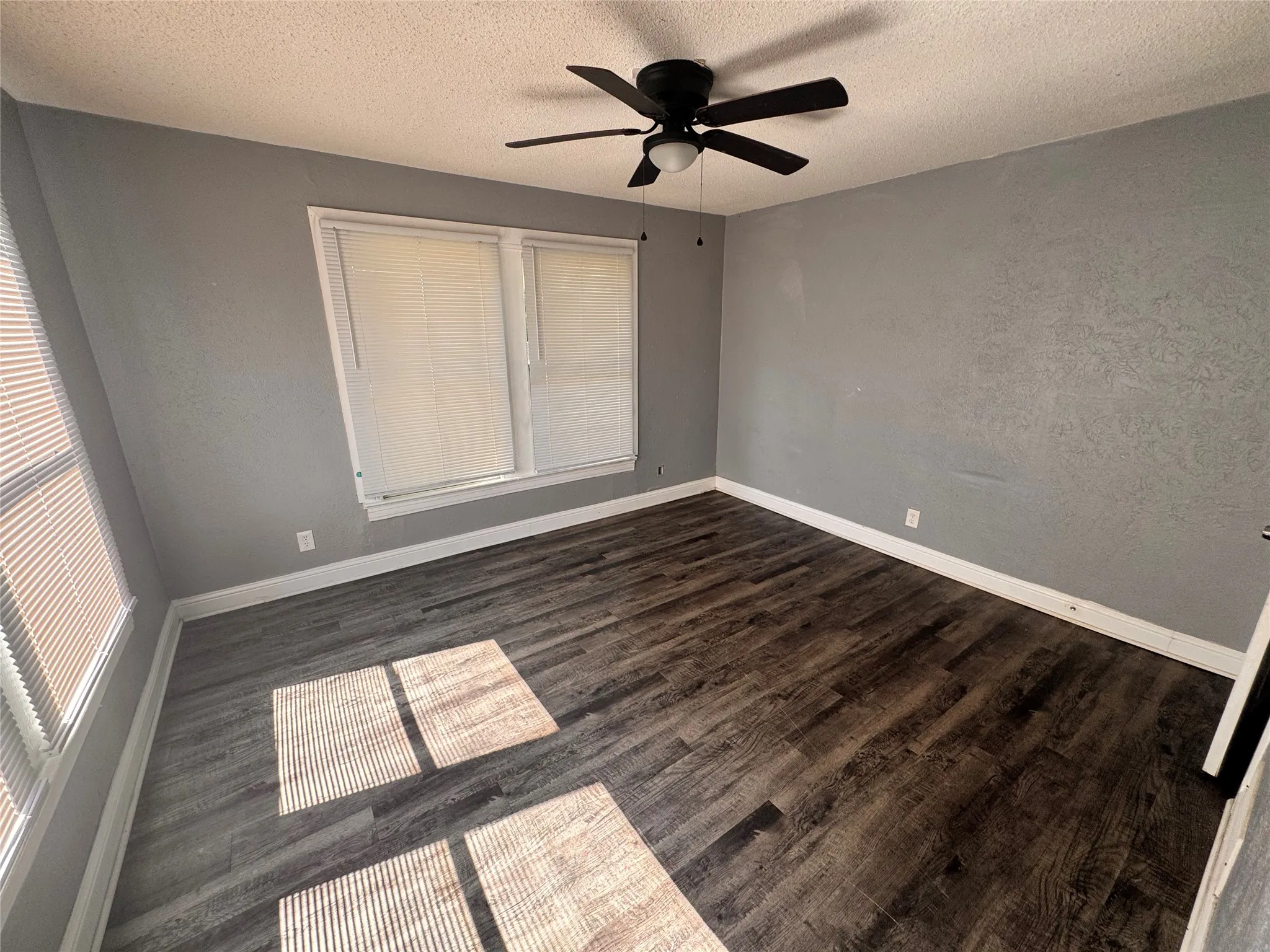 Single Family Residence For Rent in Dallas County , 130 W Avenue D, Garland, Texas 75040, 2 Bedrooms, 1 Bathroom, 1 Garage spaces, 1,082 Sqft, built in 1948, Price $1,750, mls#21345437, Real Estate Agent in Garland, Homes For Rent in Dallas county, Homes For Rent in Garland, Realtor in Garland Texas, Real Estate Brokerage Independent Realty Texas, Luminita Cordes Realtor