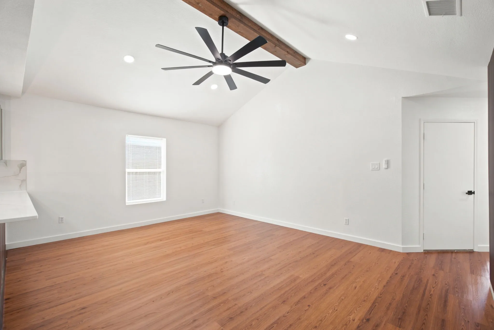 Single Family Residence For Sale in Dallas County , 1720 N Bent Tree Trail, Grand Prairie, Texas 75052, 3 Bedroom, 2 Bathroom, 2 Garage spaces, 1,383 Sqft, built in 1998, mls#21344679, Real Estate Agent in Grand Prairie, Homes For Sale in Dallas county, Homes For Sale in Grand Prairie, Realtor in Grand Prairie Texas, Real Estate Brokerage Independent Realty Texas, Luminita Cordes Realtor