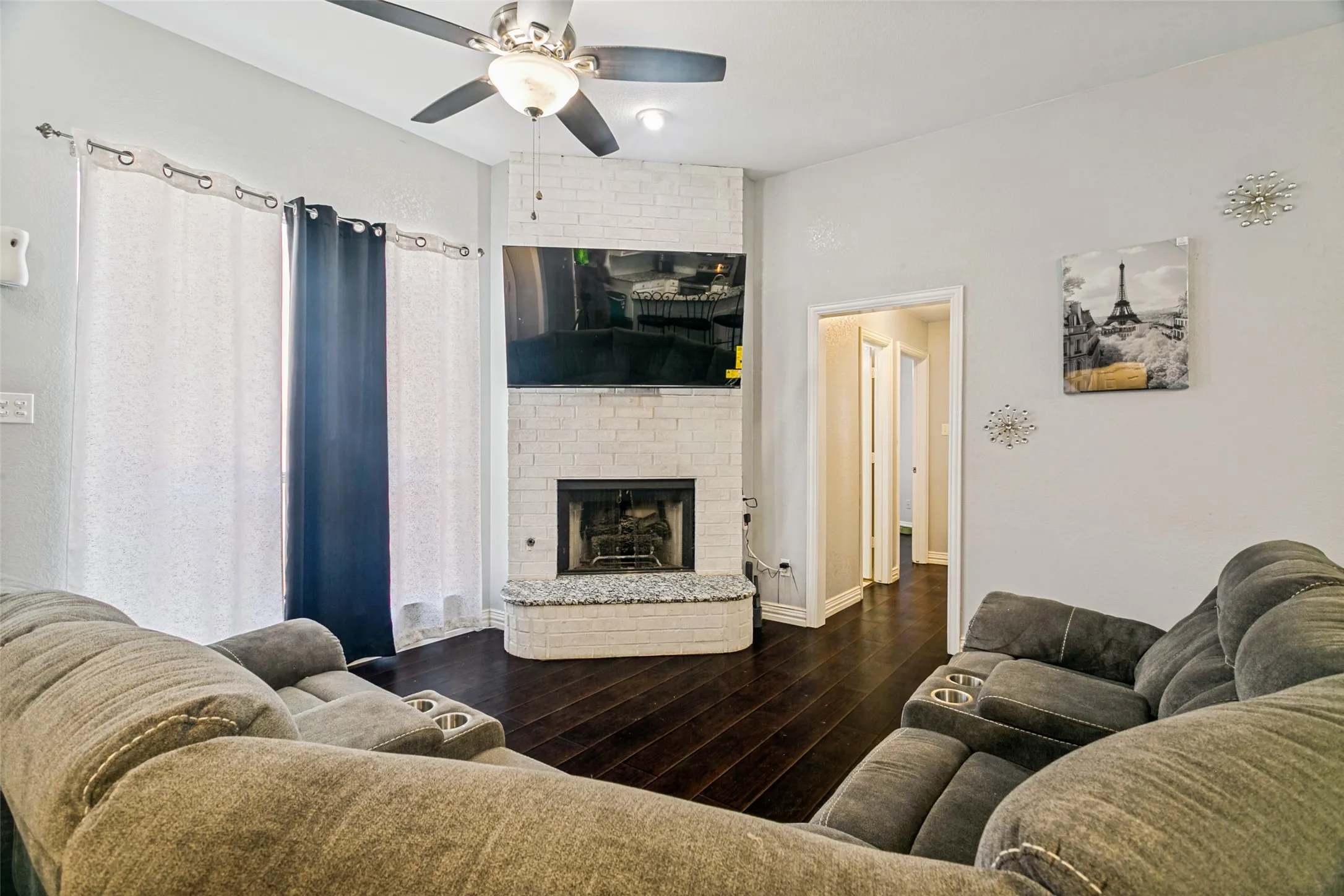 Single Family Residence For Sale in Tarrant County , 1228 Falcon Trail, Bedford, Texas 76021, 3 Bedroom, 2 Bathroom, 2 Garage spaces, 1,346 Sqft, built in 1995, mls#21345429, Real Estate Agent in Bedford, Homes For Sale in Tarrant county, Homes For Sale in Bedford, Realtor in Bedford Texas, Real Estate Brokerage Independent Realty Texas, Luminita Cordes Realtor