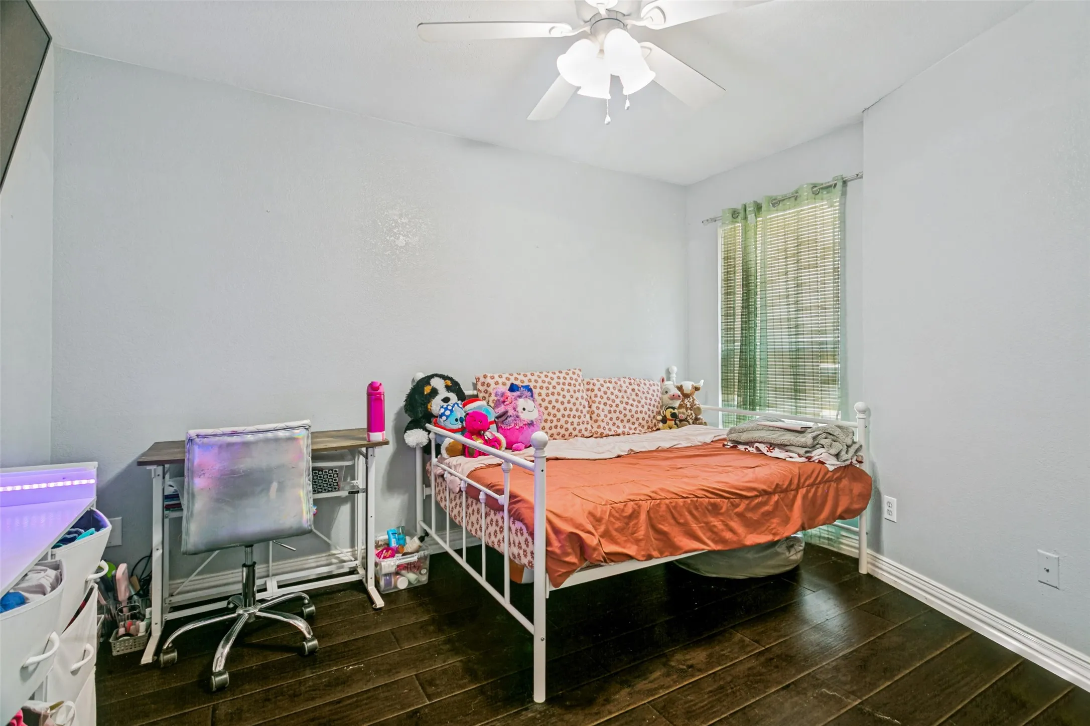 Single Family Residence For Sale in Tarrant County , 1228 Falcon Trail, Bedford, Texas 76021, 3 Bedroom, 2 Bathroom, 2 Garage spaces, 1,346 Sqft, built in 1995, mls#21345429, Real Estate Agent in Bedford, Homes For Sale in Tarrant county, Homes For Sale in Bedford, Realtor in Bedford Texas, Real Estate Brokerage Independent Realty Texas, Luminita Cordes Realtor