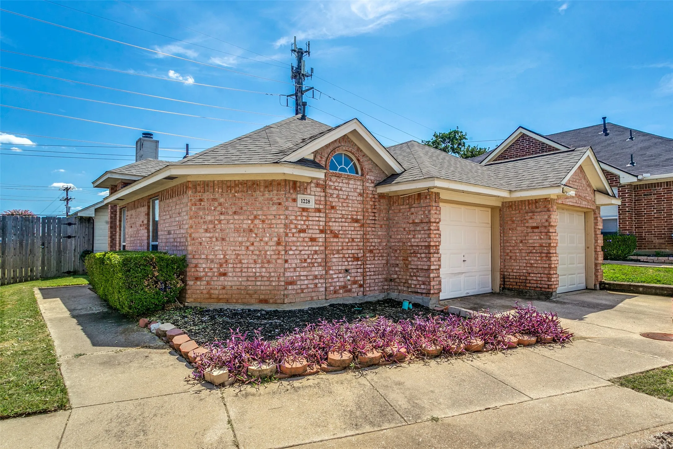 Single Family Residence For Sale in Tarrant County , 1228 Falcon Trail, Bedford, Texas 76021, 3 Bedroom, 2 Bathroom, 2 Garage spaces, 1,346 Sqft, built in 1995, mls#21345429, Real Estate Agent in Bedford, Homes For Sale in Tarrant county, Homes For Sale in Bedford, Realtor in Bedford Texas, Real Estate Brokerage Independent Realty Texas, Luminita Cordes Realtor
