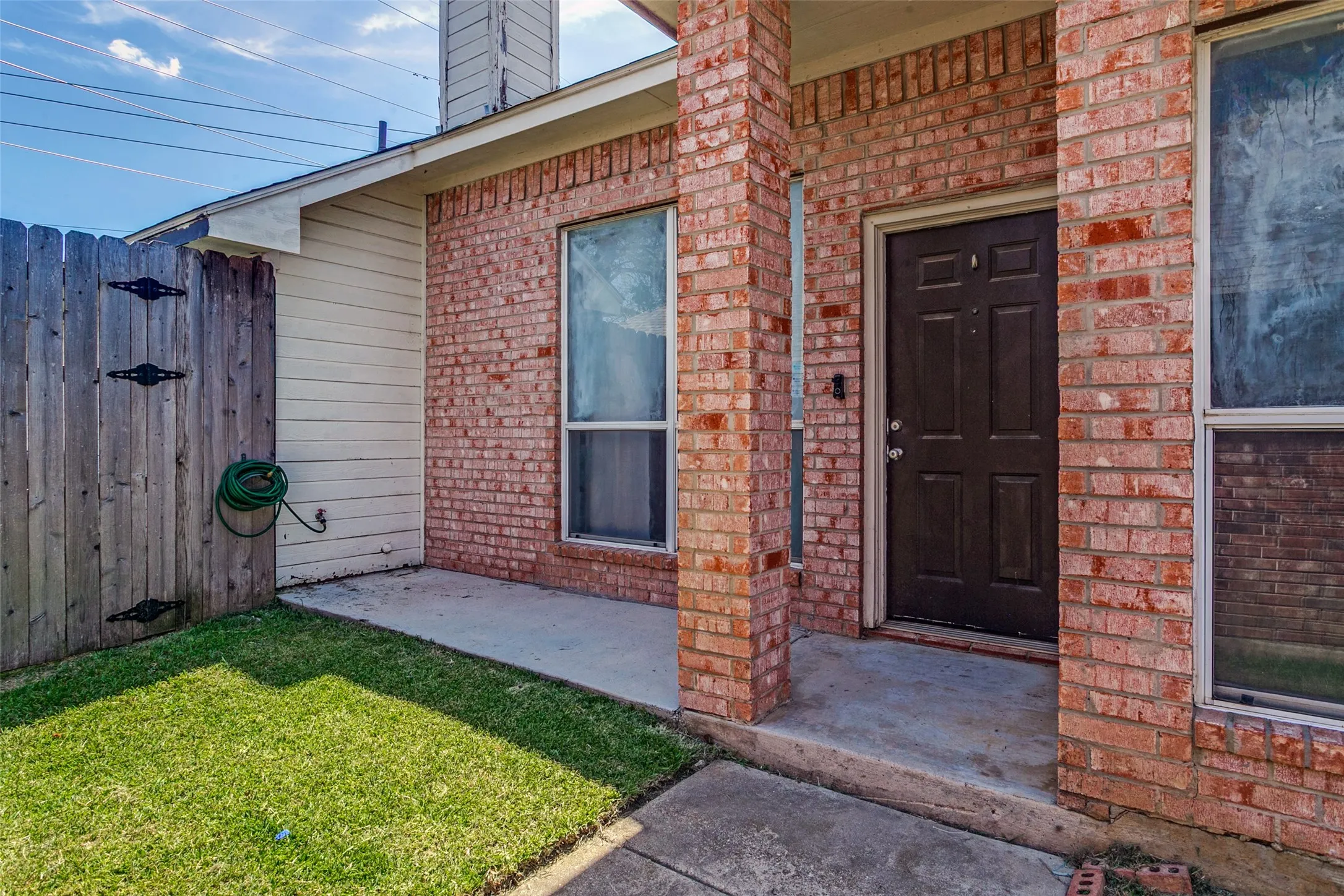 Single Family Residence For Sale in Tarrant County , 1228 Falcon Trail, Bedford, Texas 76021, 3 Bedroom, 2 Bathroom, 2 Garage spaces, 1,346 Sqft, built in 1995, mls#21345429, Real Estate Agent in Bedford, Homes For Sale in Tarrant county, Homes For Sale in Bedford, Realtor in Bedford Texas, Real Estate Brokerage Independent Realty Texas, Luminita Cordes Realtor