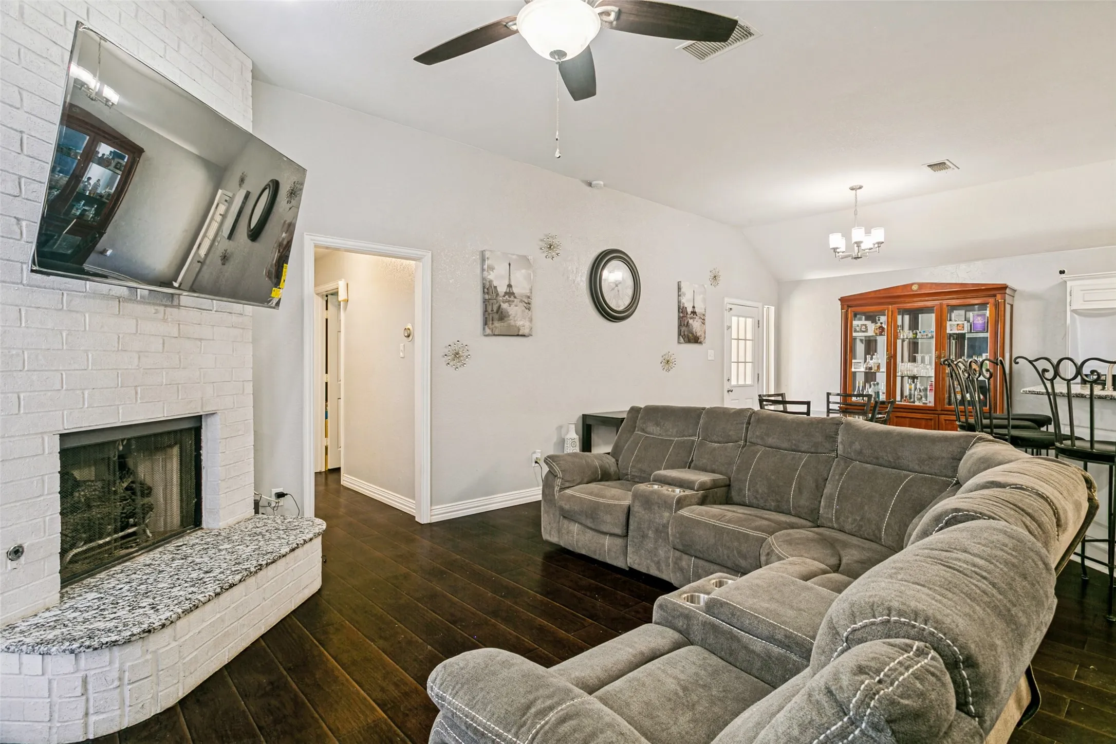 Single Family Residence For Sale in Tarrant County , 1228 Falcon Trail, Bedford, Texas 76021, 3 Bedroom, 2 Bathroom, 2 Garage spaces, 1,346 Sqft, built in 1995, mls#21345429, Real Estate Agent in Bedford, Homes For Sale in Tarrant county, Homes For Sale in Bedford, Realtor in Bedford Texas, Real Estate Brokerage Independent Realty Texas, Luminita Cordes Realtor