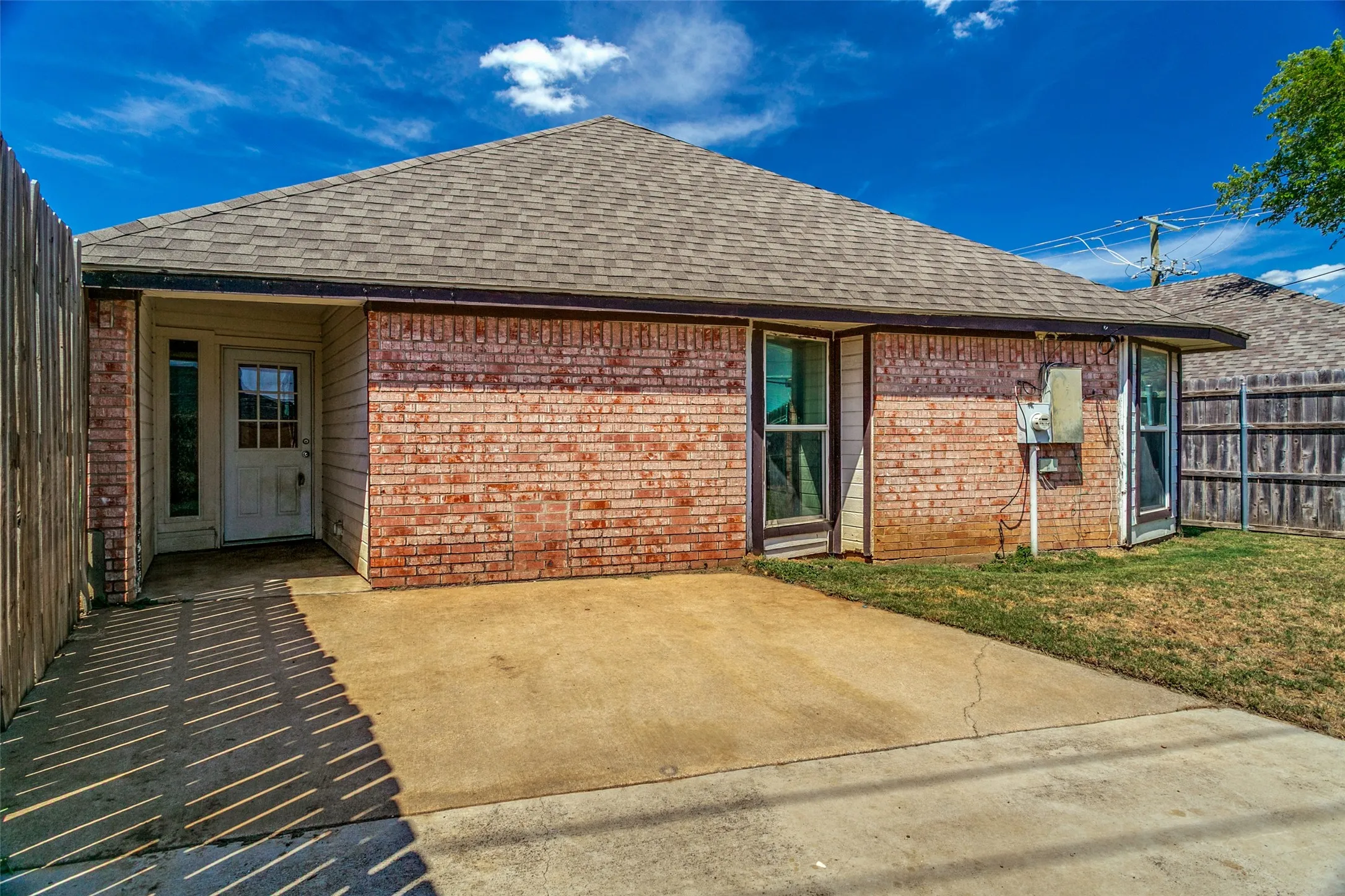 Single Family Residence For Sale in Tarrant County , 1228 Falcon Trail, Bedford, Texas 76021, 3 Bedroom, 2 Bathroom, 2 Garage spaces, 1,346 Sqft, built in 1995, mls#21345429, Real Estate Agent in Bedford, Homes For Sale in Tarrant county, Homes For Sale in Bedford, Realtor in Bedford Texas, Real Estate Brokerage Independent Realty Texas, Luminita Cordes Realtor