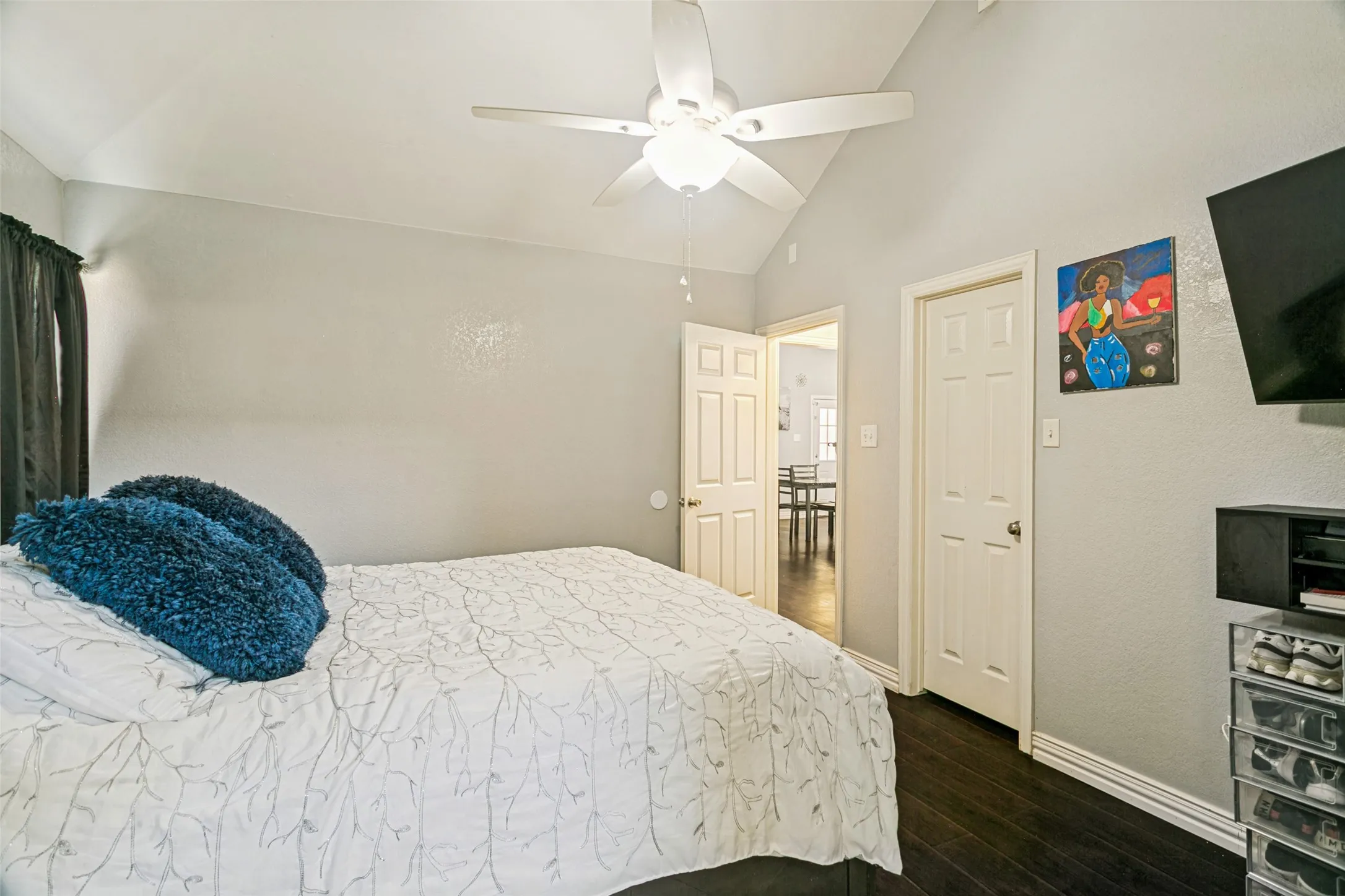 Single Family Residence For Sale in Tarrant County , 1228 Falcon Trail, Bedford, Texas 76021, 3 Bedroom, 2 Bathroom, 2 Garage spaces, 1,346 Sqft, built in 1995, mls#21345429, Real Estate Agent in Bedford, Homes For Sale in Tarrant county, Homes For Sale in Bedford, Realtor in Bedford Texas, Real Estate Brokerage Independent Realty Texas, Luminita Cordes Realtor