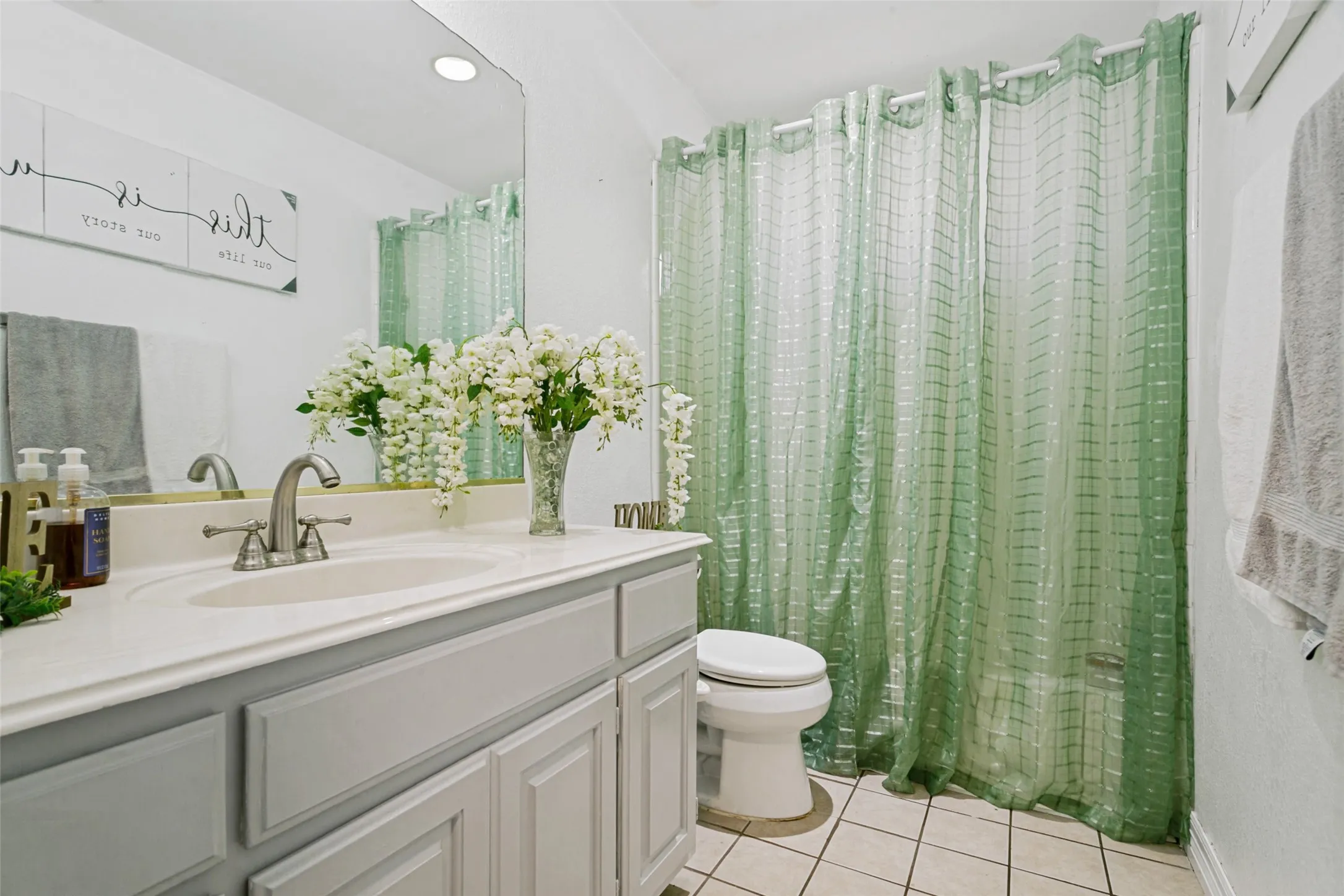 Single Family Residence For Sale in Tarrant County , 1228 Falcon Trail, Bedford, Texas 76021, 3 Bedroom, 2 Bathroom, 2 Garage spaces, 1,346 Sqft, built in 1995, mls#21345429, Real Estate Agent in Bedford, Homes For Sale in Tarrant county, Homes For Sale in Bedford, Realtor in Bedford Texas, Real Estate Brokerage Independent Realty Texas, Luminita Cordes Realtor