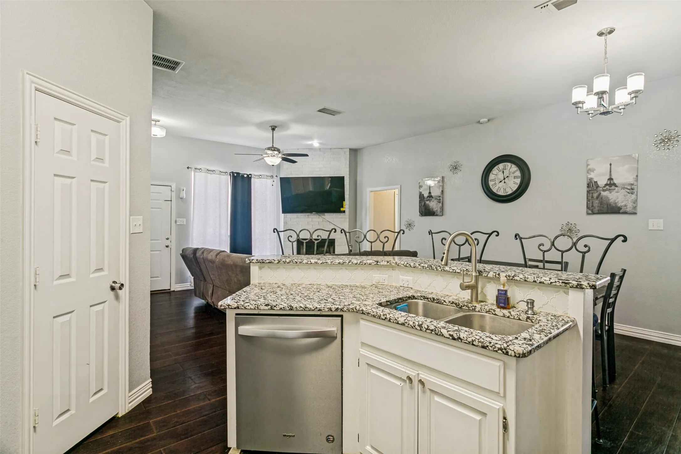 Single Family Residence For Sale in Tarrant County , 1228 Falcon Trail, Bedford, Texas 76021, 3 Bedroom, 2 Bathroom, 2 Garage spaces, 1,346 Sqft, built in 1995, mls#21345429, Real Estate Agent in Bedford, Homes For Sale in Tarrant county, Homes For Sale in Bedford, Realtor in Bedford Texas, Real Estate Brokerage Independent Realty Texas, Luminita Cordes Realtor