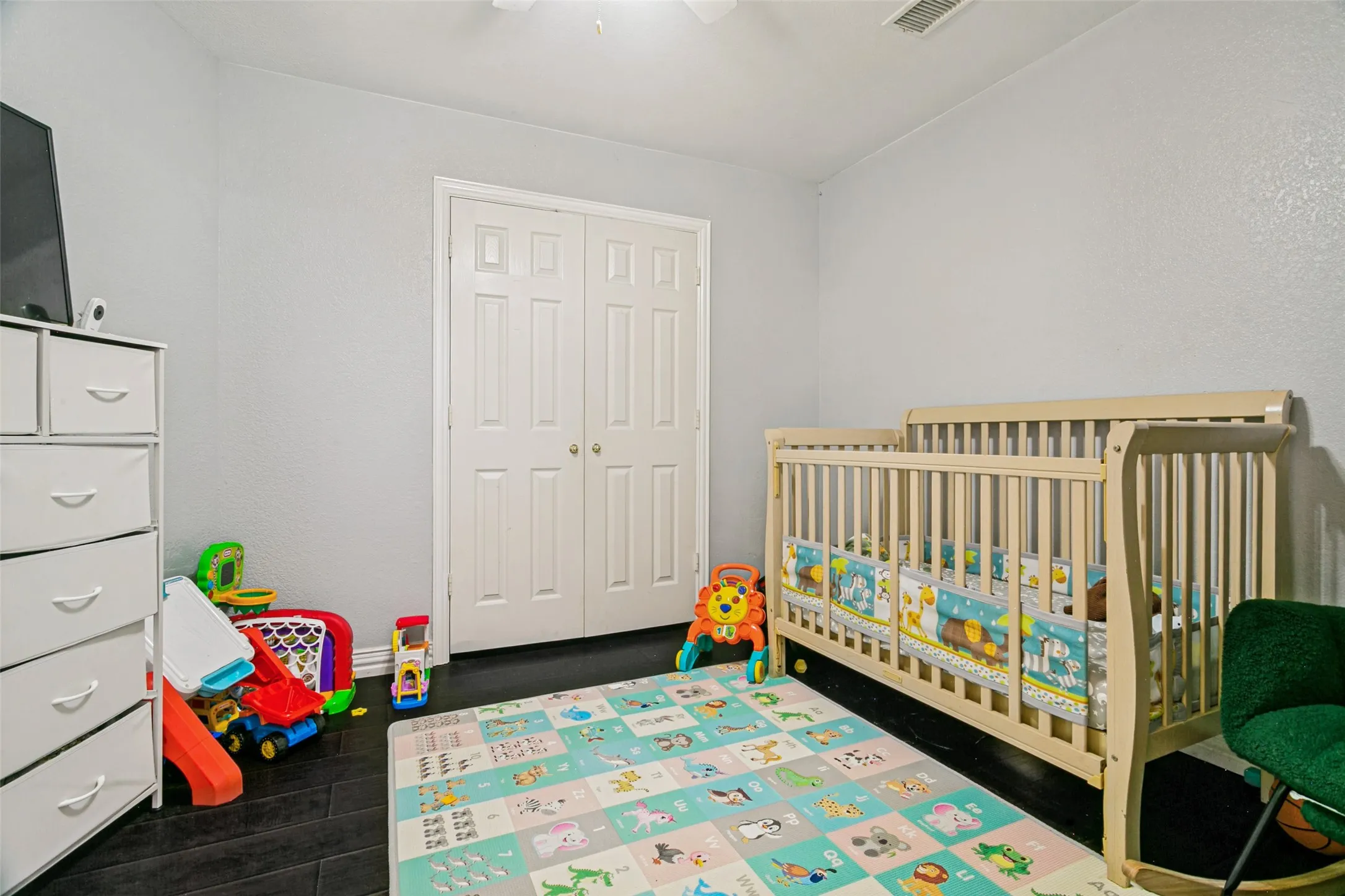 Single Family Residence For Sale in Tarrant County , 1228 Falcon Trail, Bedford, Texas 76021, 3 Bedroom, 2 Bathroom, 2 Garage spaces, 1,346 Sqft, built in 1995, mls#21345429, Real Estate Agent in Bedford, Homes For Sale in Tarrant county, Homes For Sale in Bedford, Realtor in Bedford Texas, Real Estate Brokerage Independent Realty Texas, Luminita Cordes Realtor