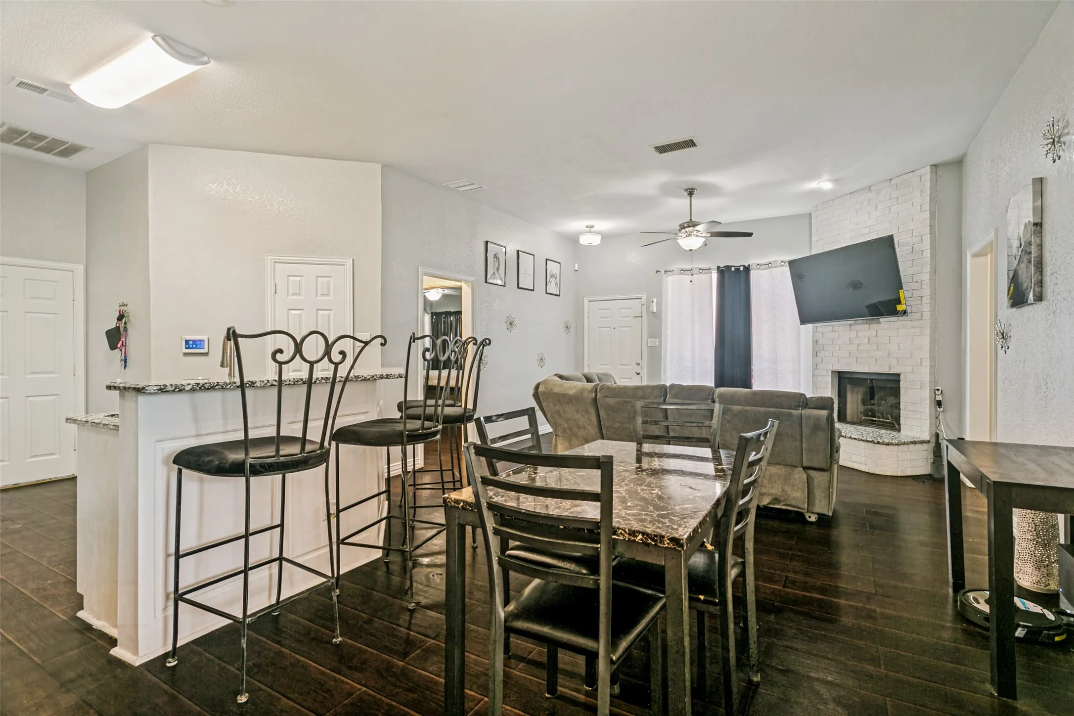 Single Family Residence For Sale in Tarrant County , 1228 Falcon Trail, Bedford, Texas 76021, 3 Bedroom, 2 Bathroom, 2 Garage spaces, 1,346 Sqft, built in 1995, mls#21345429, Real Estate Agent in Bedford, Homes For Sale in Tarrant county, Homes For Sale in Bedford, Realtor in Bedford Texas, Real Estate Brokerage Independent Realty Texas, Luminita Cordes Realtor