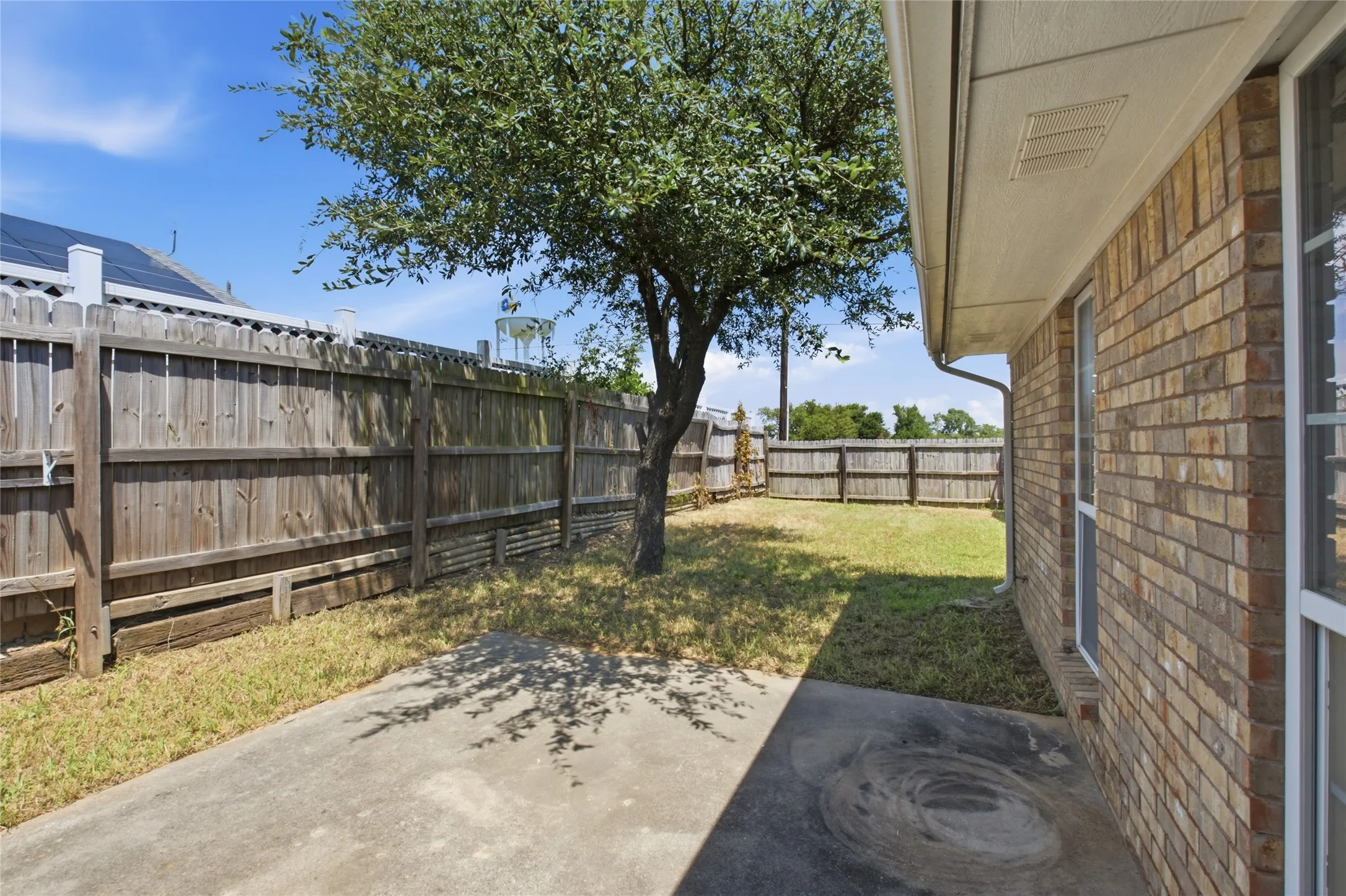 Single Family Residence For Sale in Cooke County , 2323 Jodi Lane, Gainesville, Texas 76240, 3 Bedroom, 2 Bathroom, 2 Garage spaces, 1,668 Sqft, built in 2007, mls#21345438, Real Estate Agent in Gainesville, Homes For Sale in Cooke county, Homes For Sale in Gainesville, Realtor in Gainesville Texas, Real Estate Brokerage Independent Realty Texas, Luminita Cordes Realtor