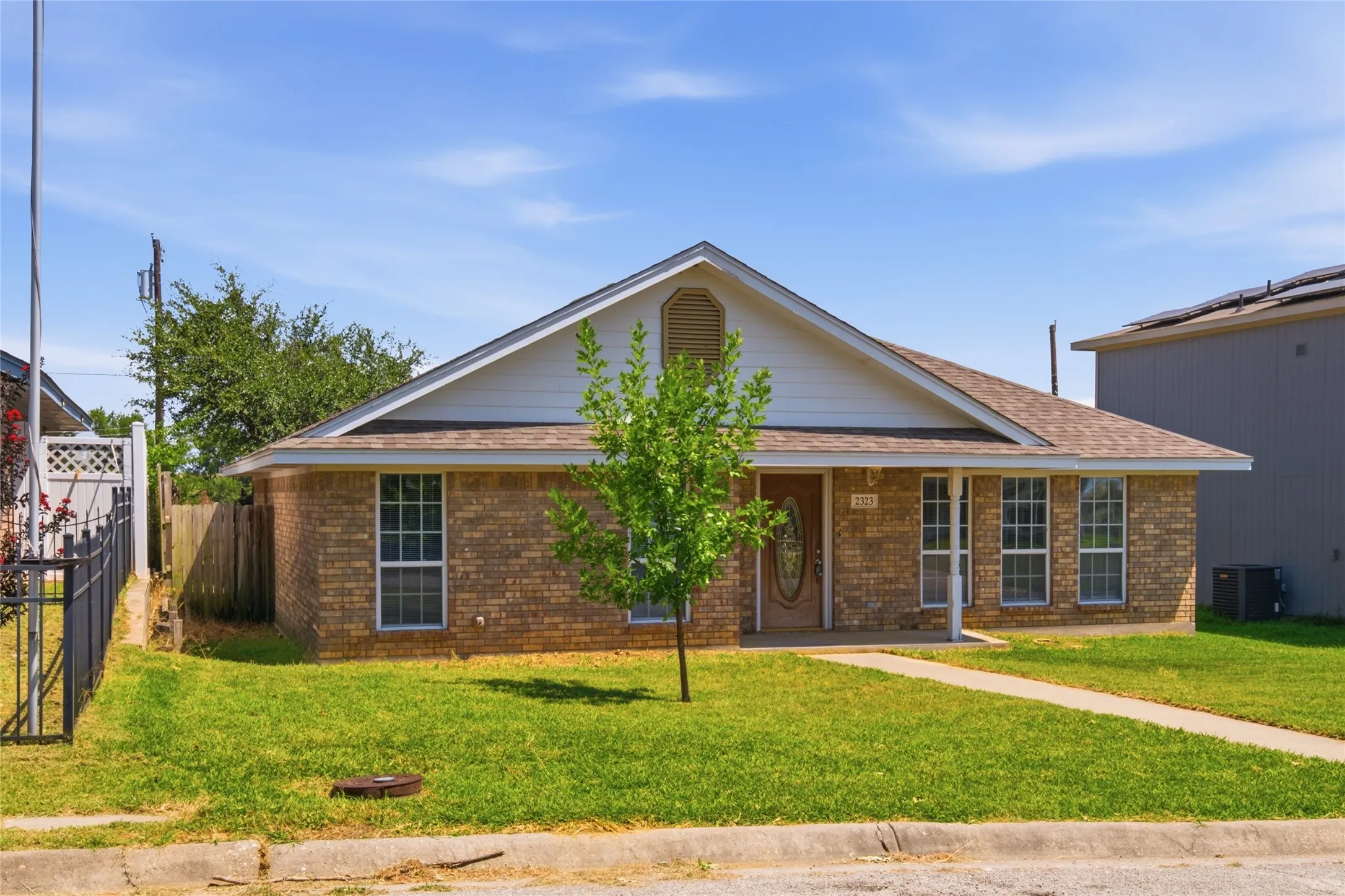 Single Family Residence For Sale in Cooke County , 2323 Jodi Lane, Gainesville, Texas 76240, 3 Bedroom, 2 Bathroom, 2 Garage spaces, 1,668 Sqft, built in 2007, mls#21345438, Real Estate Agent in Gainesville, Homes For Sale in Cooke county, Homes For Sale in Gainesville, Realtor in Gainesville Texas, Real Estate Brokerage Independent Realty Texas, Luminita Cordes Realtor