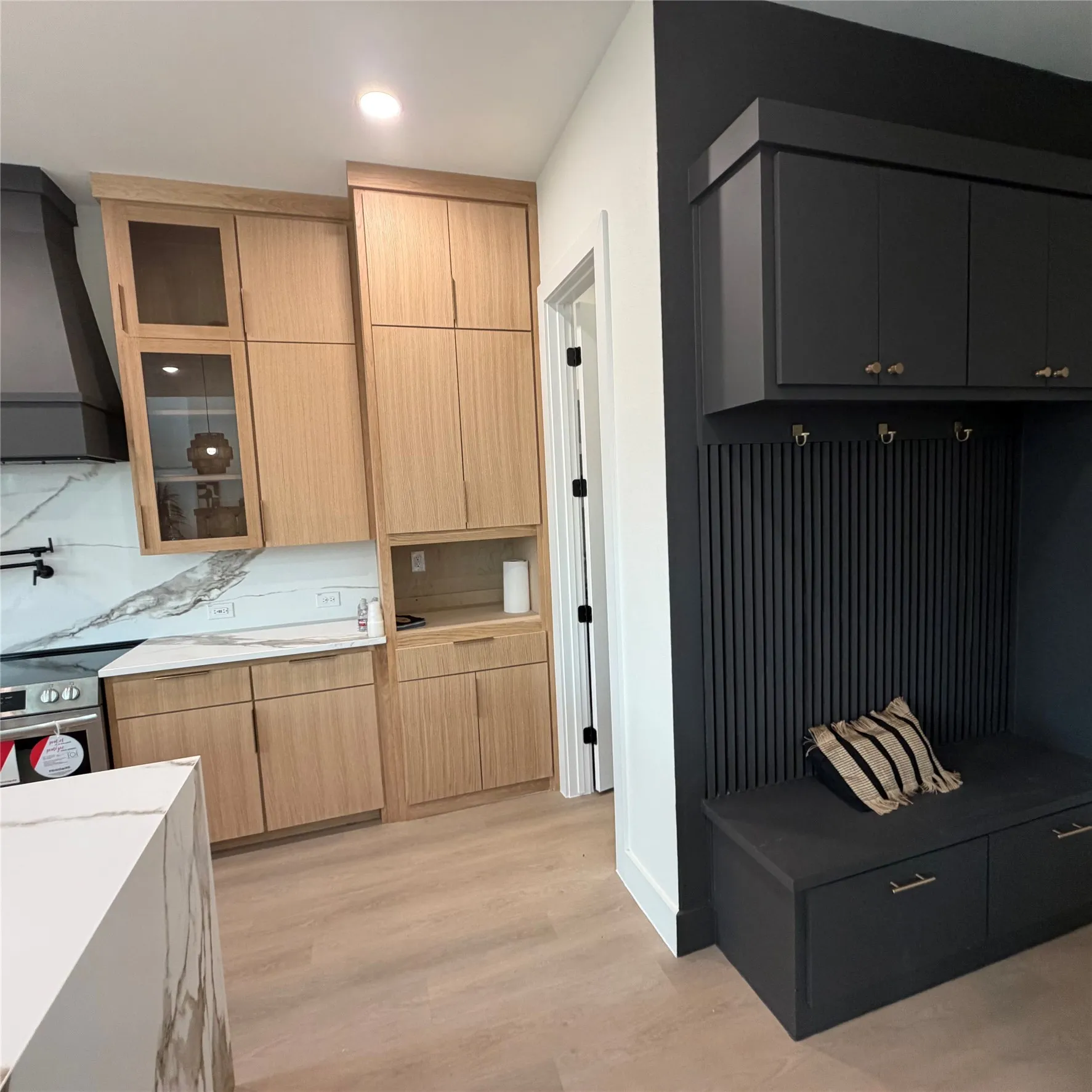 MUDROOM & PANTRY