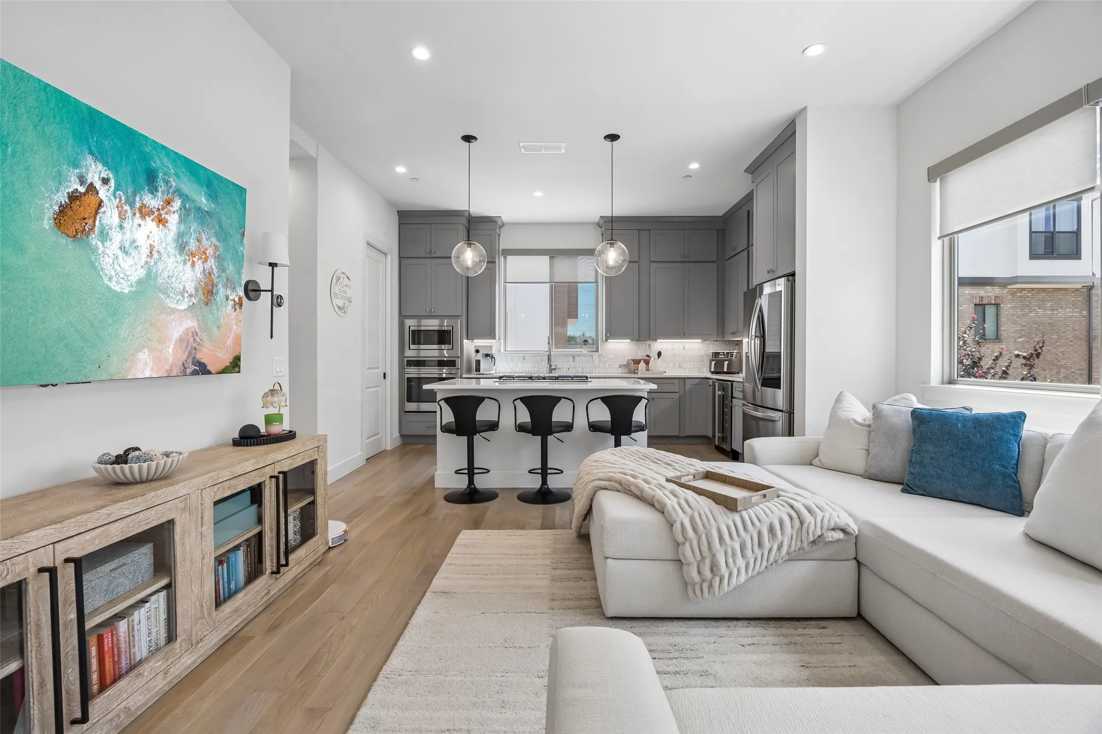 Condominium For Sale in Dallas County , 13900 Noel Road 301, Dallas, Texas 75240, 2 Bedroom, 3 Bathroom, 2 Garage spaces, 1,565 Sqft, built in 2022, mls#21344309, Real Estate Agent in Dallas, Homes For Sale in Dallas county, Homes For Sale in Dallas, Realtor in Dallas Texas, Real Estate Brokerage Independent Realty Texas, Luminita Cordes Realtor