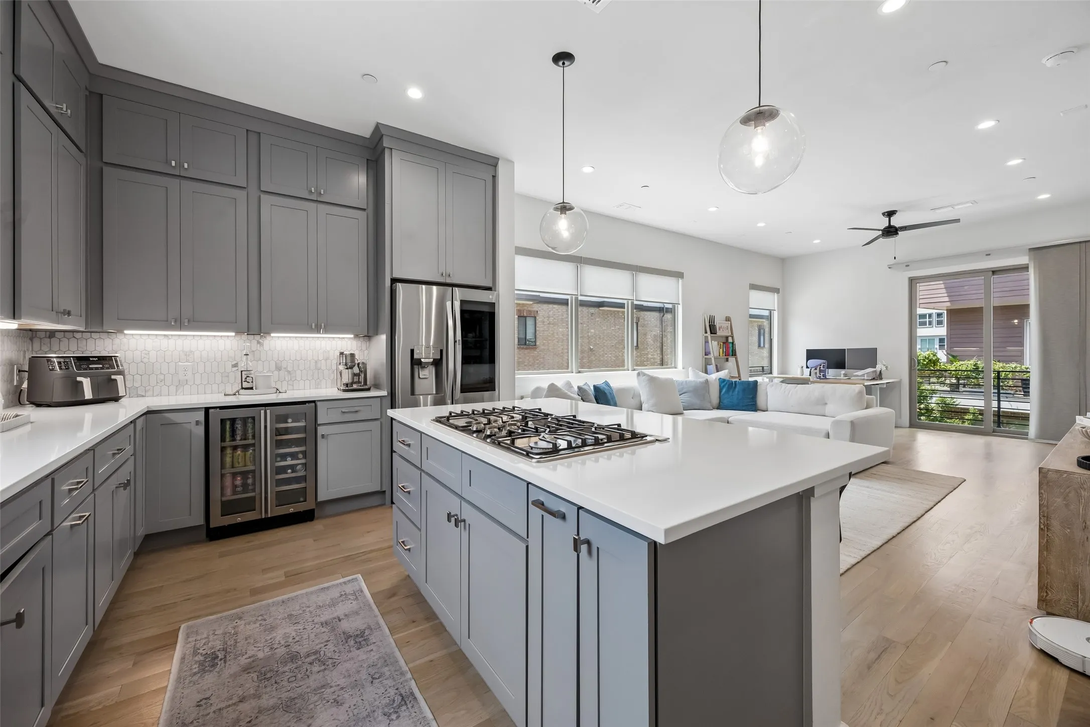 Condominium For Sale in Dallas County , 13900 Noel Road 301, Dallas, Texas 75240, 2 Bedroom, 3 Bathroom, 2 Garage spaces, 1,565 Sqft, built in 2022, mls#21344309, Real Estate Agent in Dallas, Homes For Sale in Dallas county, Homes For Sale in Dallas, Realtor in Dallas Texas, Real Estate Brokerage Independent Realty Texas, Luminita Cordes Realtor