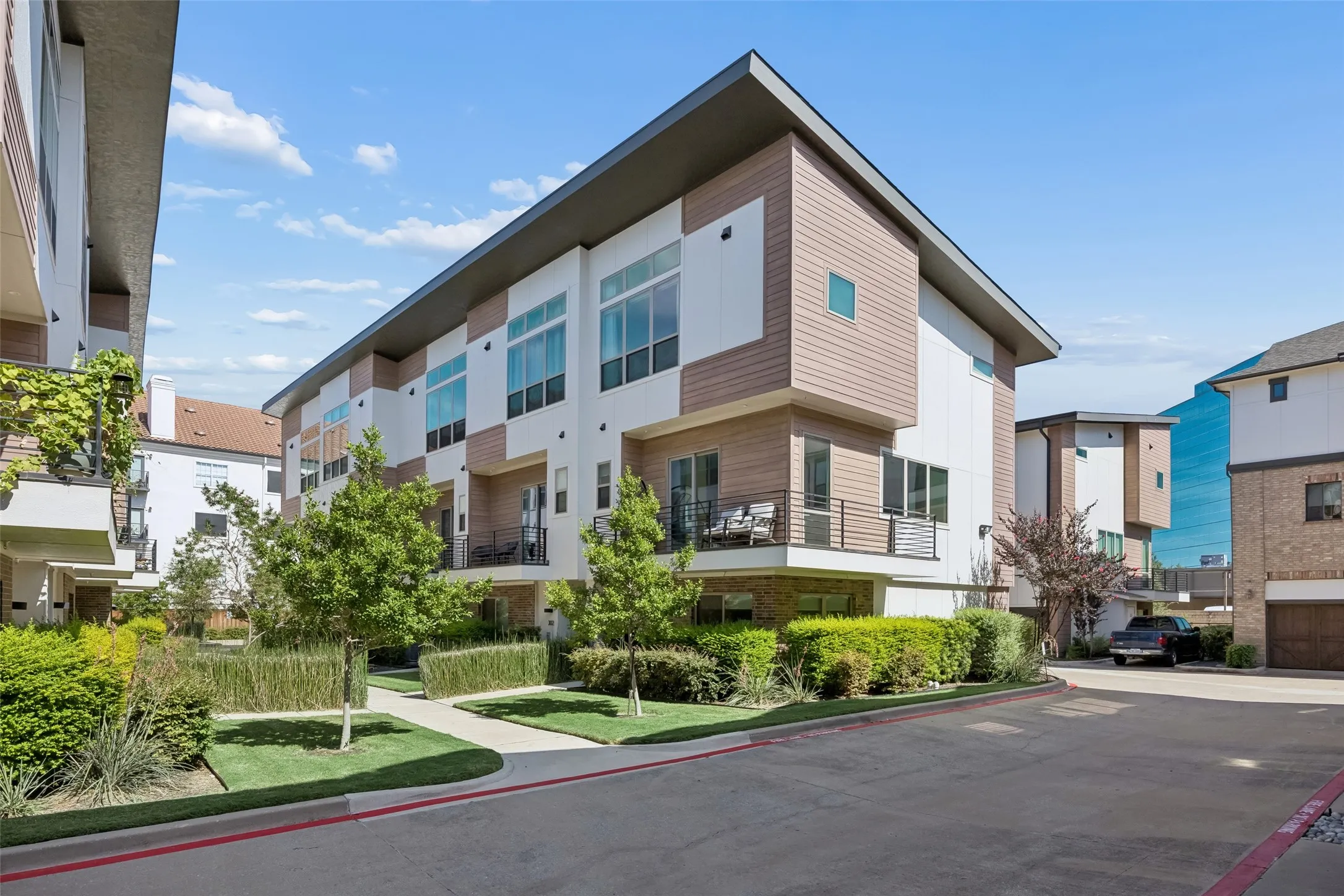 Condominium For Sale in Dallas County , 13900 Noel Road 301, Dallas, Texas 75240, 2 Bedroom, 3 Bathroom, 2 Garage spaces, 1,565 Sqft, built in 2022, mls#21344309, Real Estate Agent in Dallas, Homes For Sale in Dallas county, Homes For Sale in Dallas, Realtor in Dallas Texas, Real Estate Brokerage Independent Realty Texas, Luminita Cordes Realtor