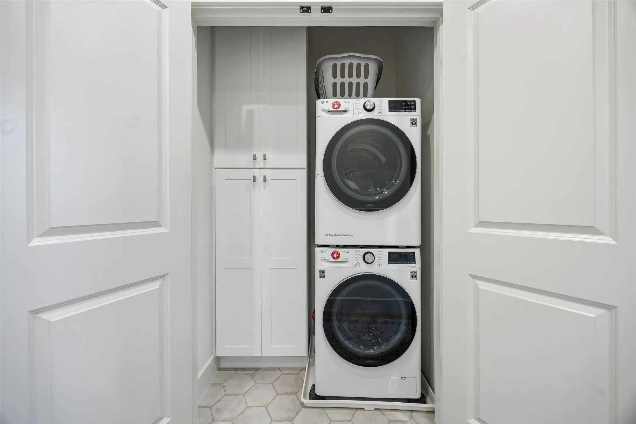 Condominium For Sale in Dallas County , 13900 Noel Road 301, Dallas, Texas 75240, 2 Bedroom, 3 Bathroom, 2 Garage spaces, 1,565 Sqft, built in 2022, mls#21344309, Real Estate Agent in Dallas, Homes For Sale in Dallas county, Homes For Sale in Dallas, Realtor in Dallas Texas, Real Estate Brokerage Independent Realty Texas, Luminita Cordes Realtor