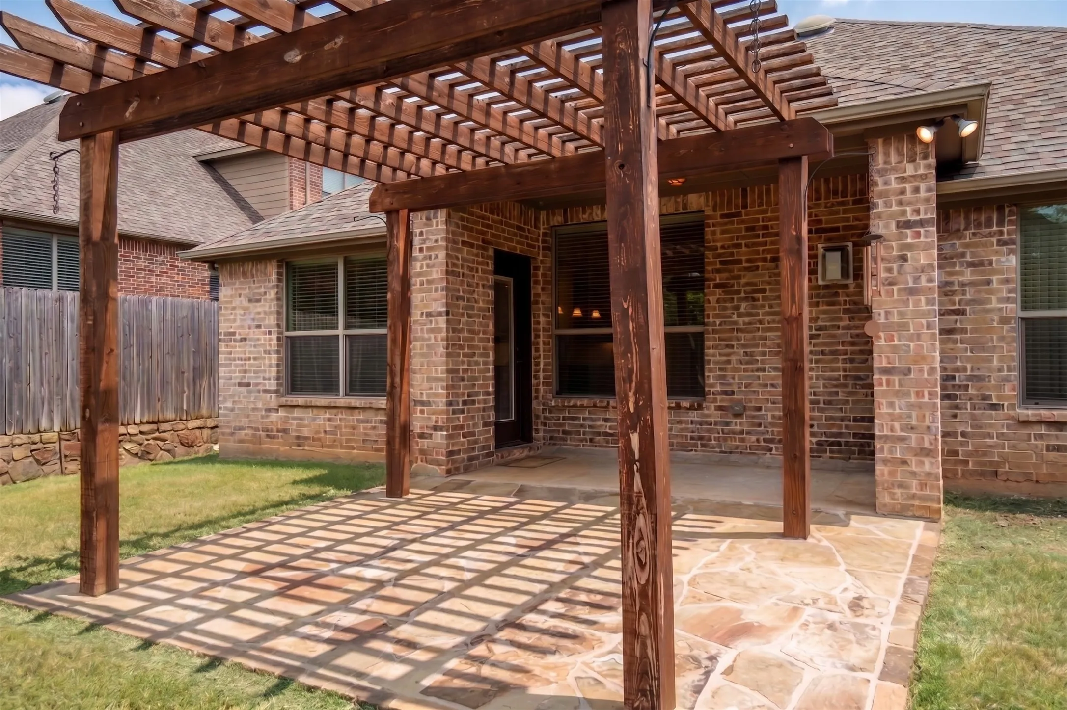 Single Family Residence For Sale in Denton County , 3913 Roxbury Street, Denton, Texas 76210, 3 Bedroom, 2 Bathroom, 2 Garage spaces, 1,918 Sqft, built in 2016, mls#21340574, Real Estate Agent in Denton, Homes For Sale in Denton county, Homes For Sale in Denton, Realtor in Denton Texas, Real Estate Brokerage Independent Realty Texas, Luminita Cordes Realtor