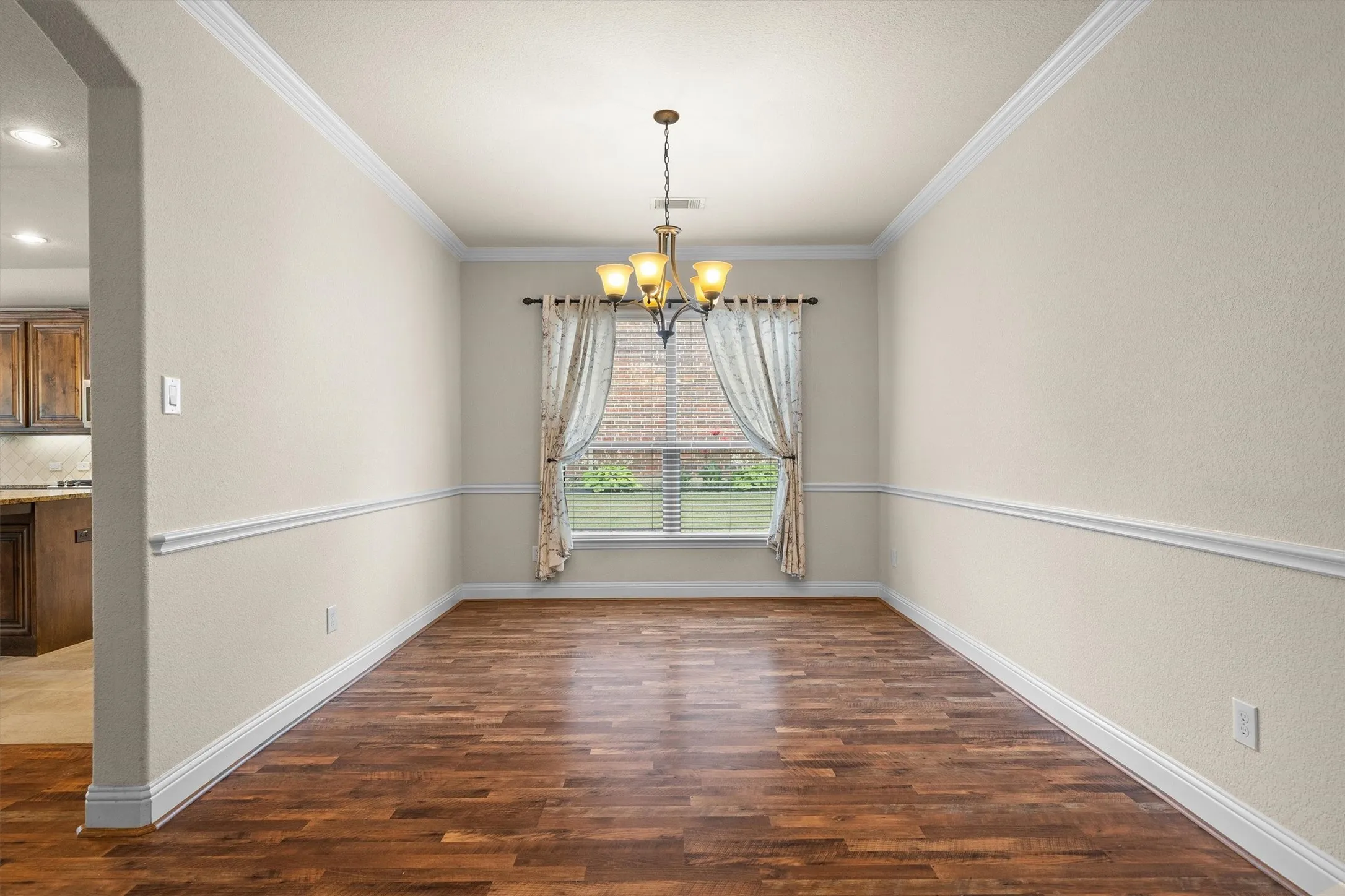 Single Family Residence For Sale in Denton County , 3913 Roxbury Street, Denton, Texas 76210, 3 Bedroom, 2 Bathroom, 2 Garage spaces, 1,918 Sqft, built in 2016, mls#21340574, Real Estate Agent in Denton, Homes For Sale in Denton county, Homes For Sale in Denton, Realtor in Denton Texas, Real Estate Brokerage Independent Realty Texas, Luminita Cordes Realtor