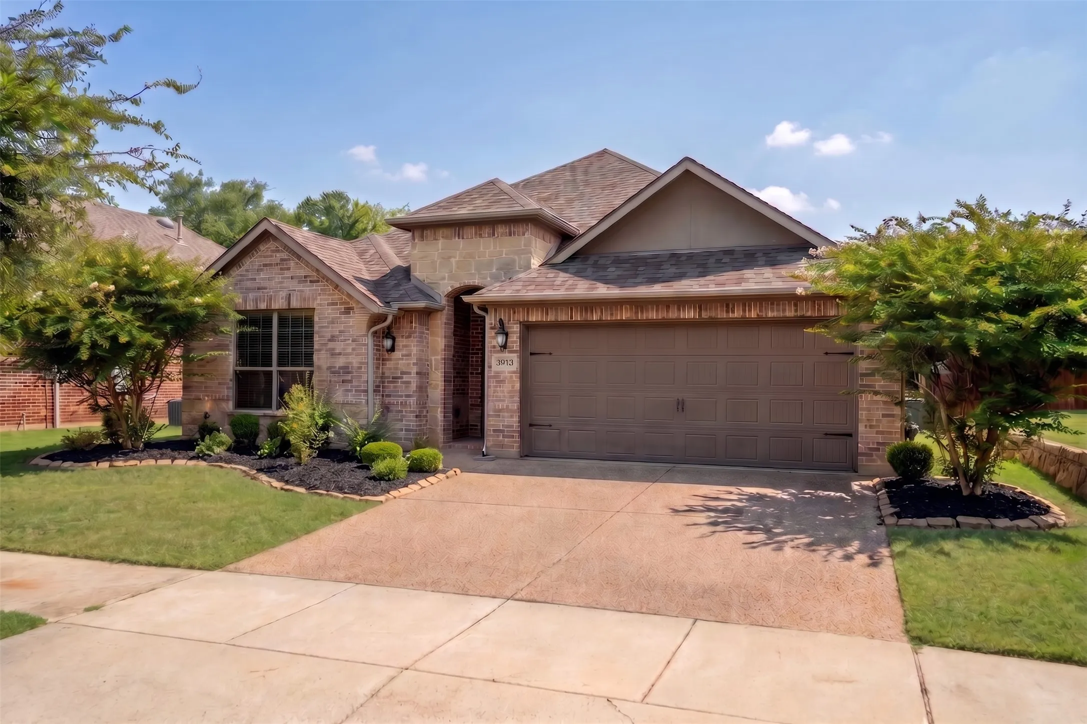 Single Family Residence For Sale in Denton County , 3913 Roxbury Street, Denton, Texas 76210, 3 Bedroom, 2 Bathroom, 2 Garage spaces, 1,918 Sqft, built in 2016, mls#21340574, Real Estate Agent in Denton, Homes For Sale in Denton county, Homes For Sale in Denton, Realtor in Denton Texas, Real Estate Brokerage Independent Realty Texas, Luminita Cordes Realtor