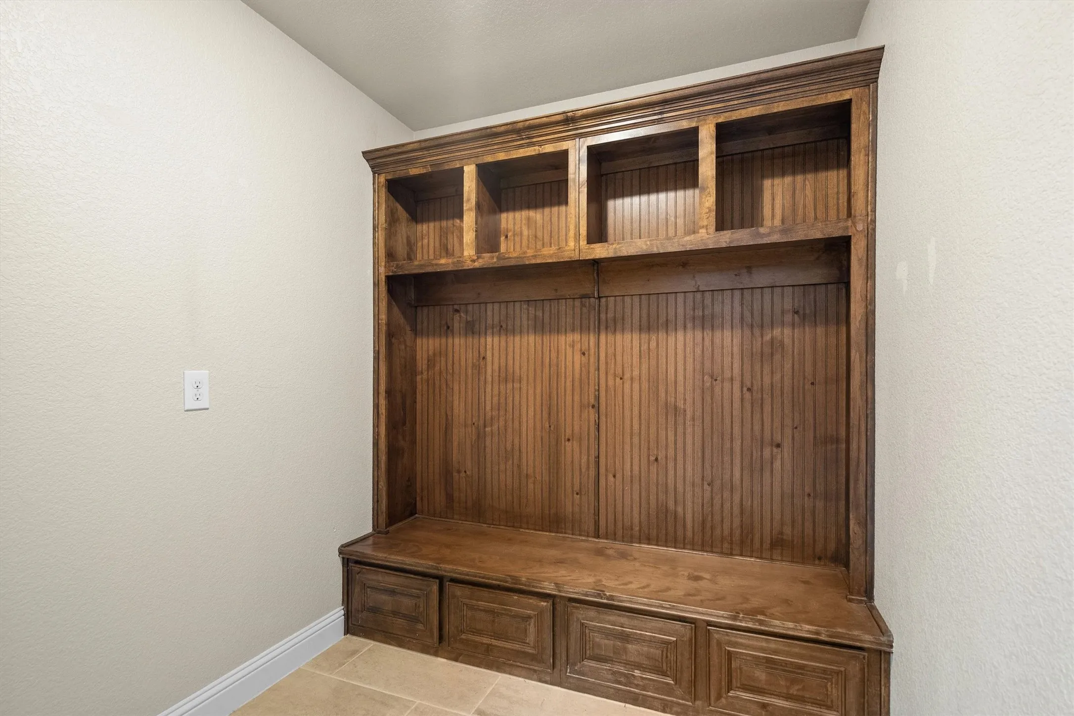 Single Family Residence For Sale in Denton County , 3913 Roxbury Street, Denton, Texas 76210, 3 Bedroom, 2 Bathroom, 2 Garage spaces, 1,918 Sqft, built in 2016, mls#21340574, Real Estate Agent in Denton, Homes For Sale in Denton county, Homes For Sale in Denton, Realtor in Denton Texas, Real Estate Brokerage Independent Realty Texas, Luminita Cordes Realtor