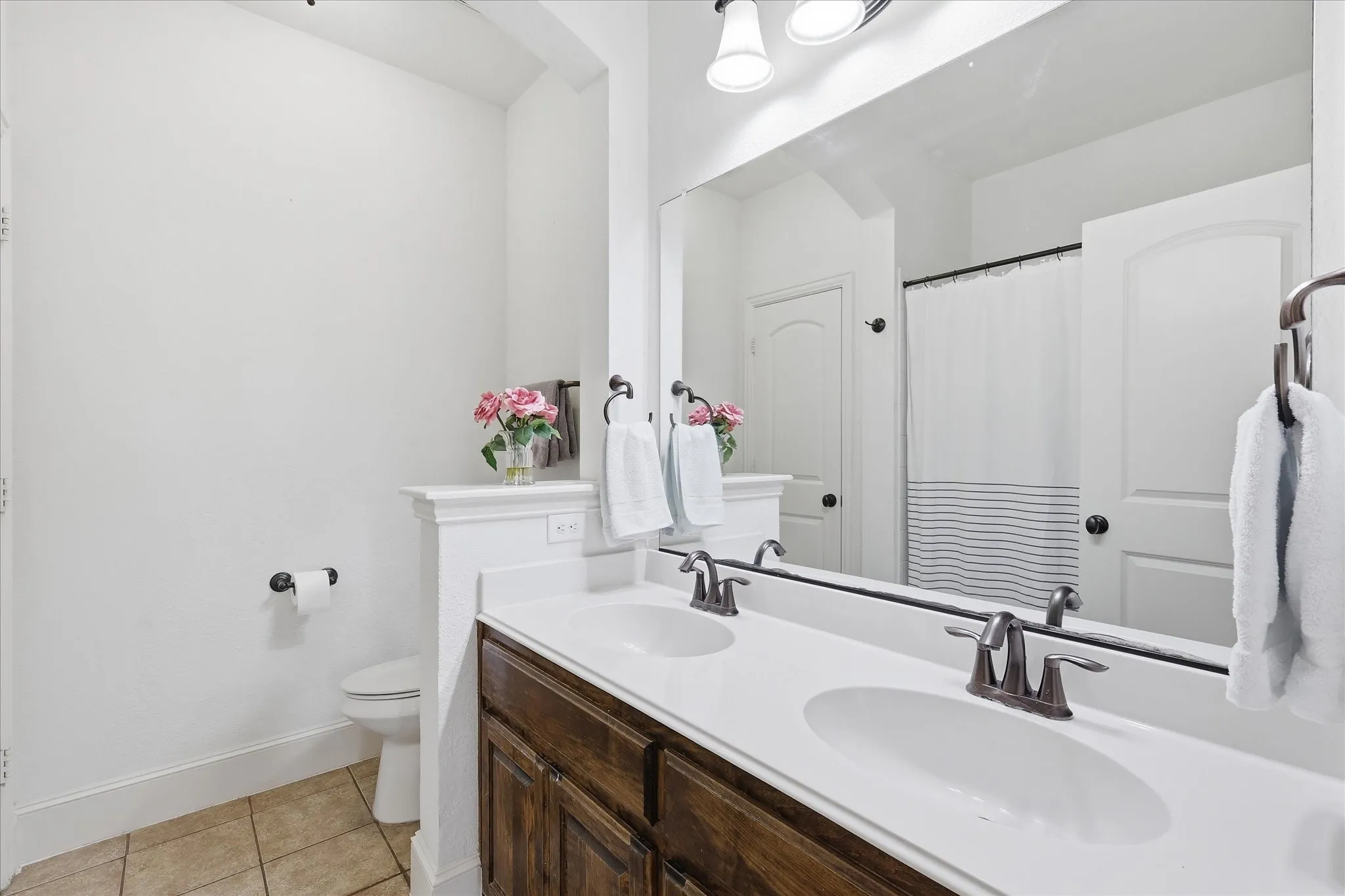 Guest bathroom for bedroom 2 and bedroom 3